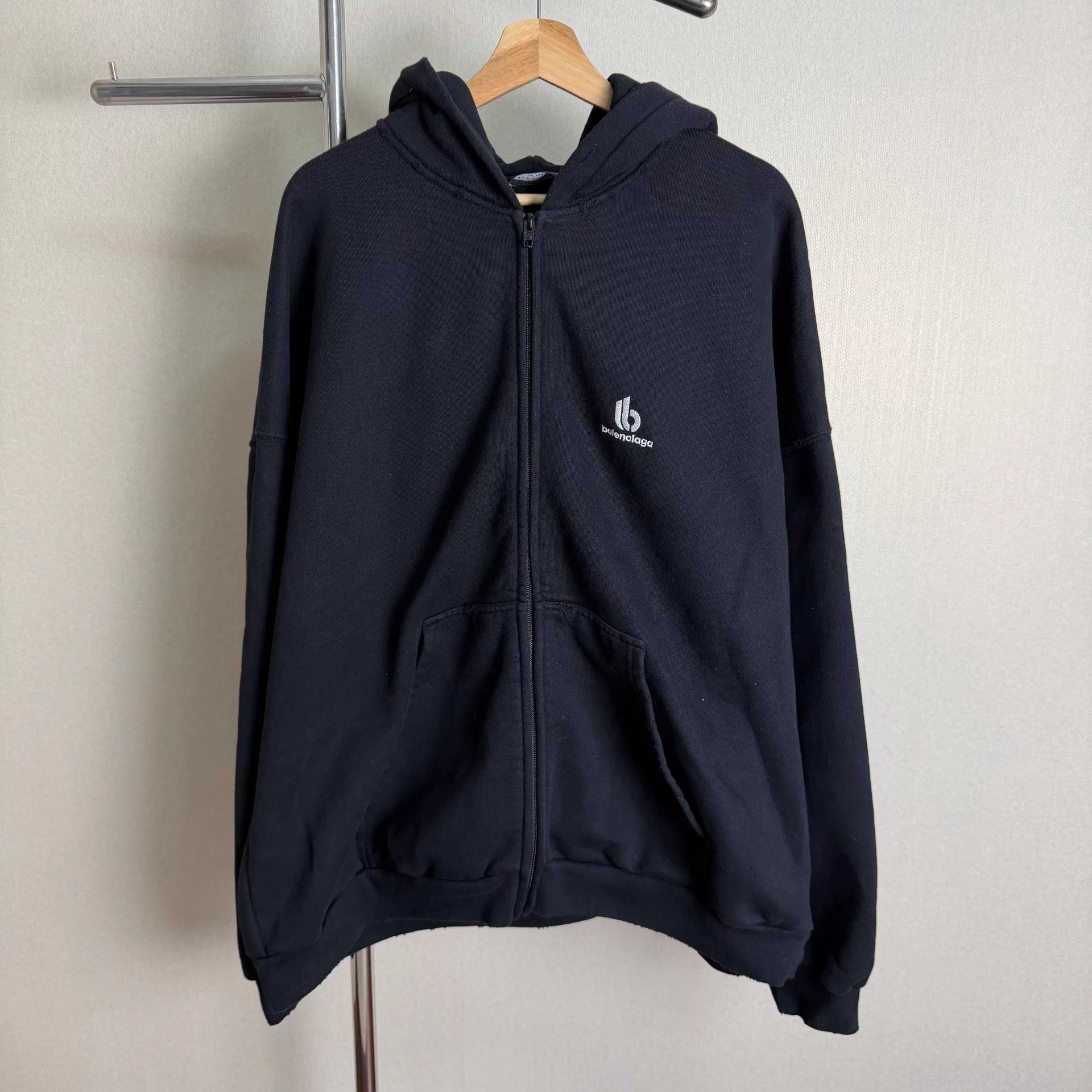 Balenciaga Balenciaga Logo Embroidered Zip Hoodie Black Size 4 Size US XL / EU 56 / 4 - 1 Thumbnail