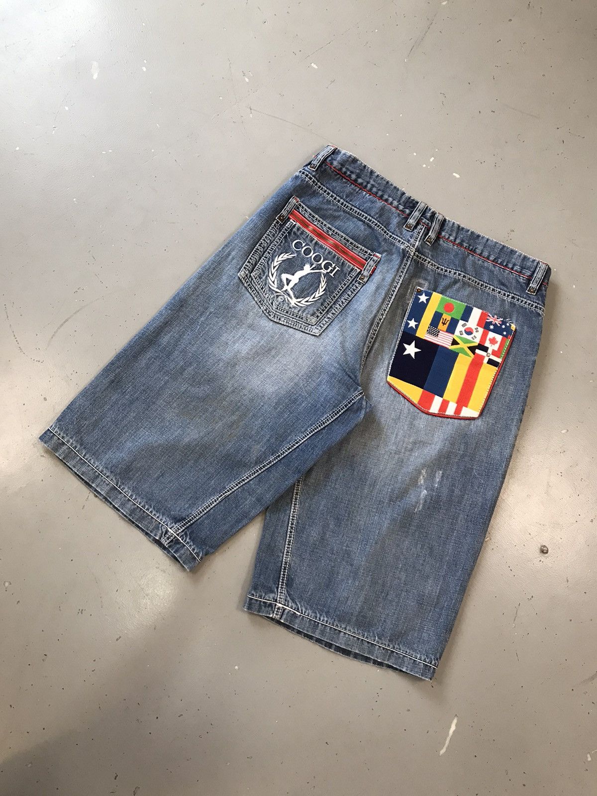 Coogi Vintage Coogi multi flags embroidered denim jort Size US 36 / EU 52 - 9 Thumbnail