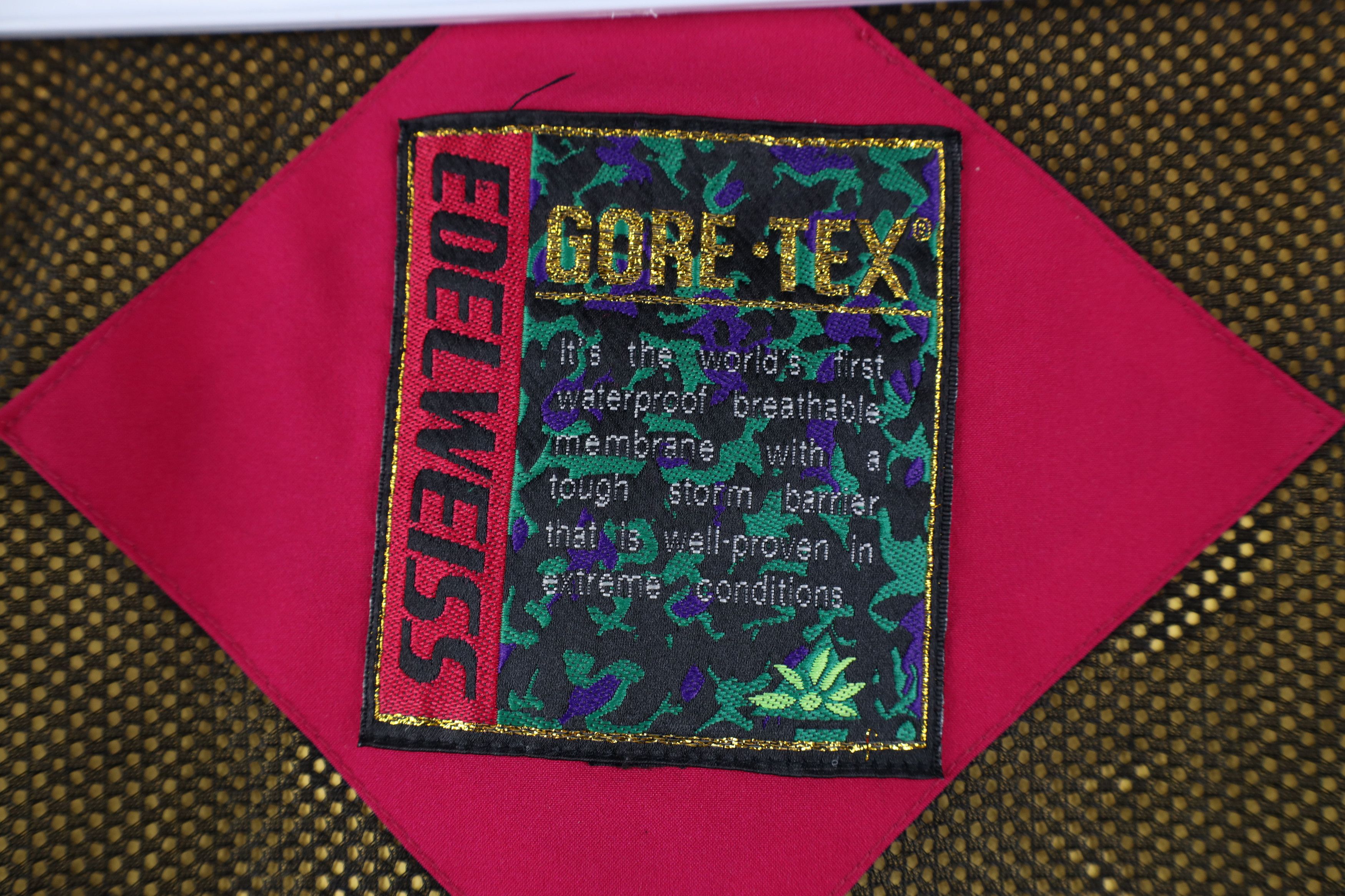 Vintage Vintage 90s Streetwear Goretex Hooded Rain Jacket Pink Size XL / US 12-14 / IT 48-50 - 11 Thumbnail