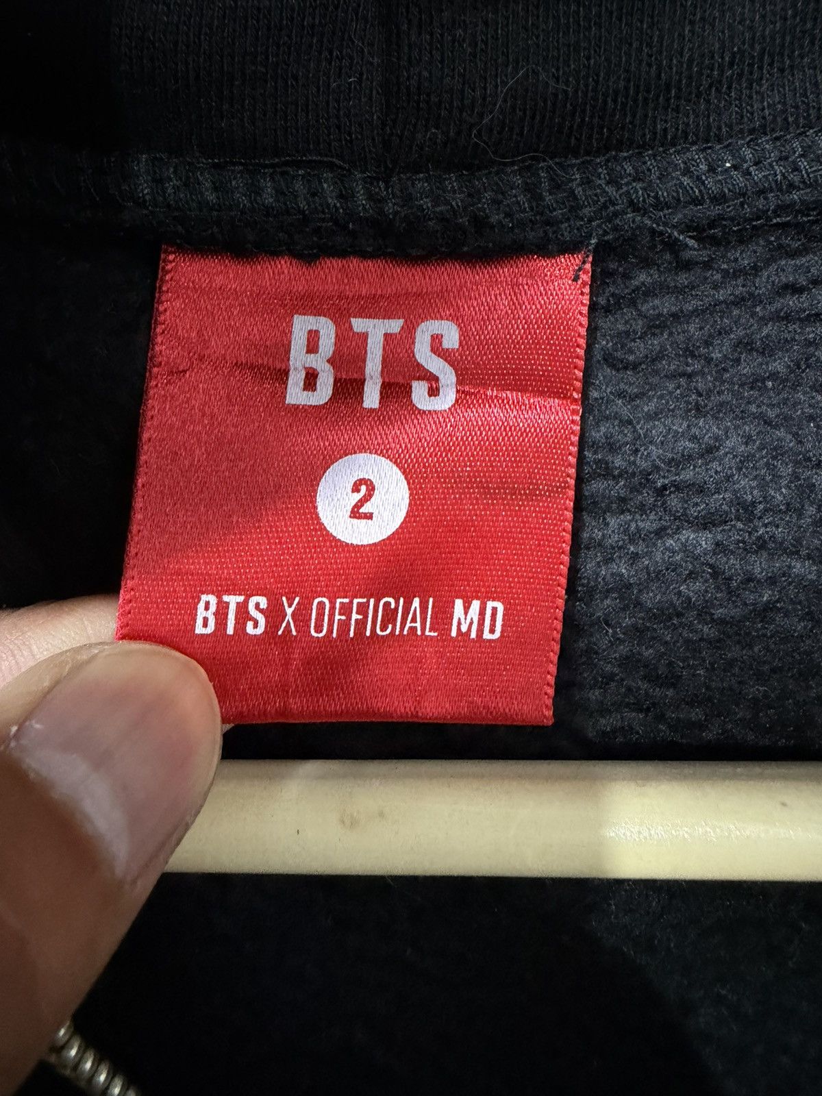 Band Tees BTS WORLD TOUR' LOVE YOURSELF Size US L / EU 52-54 / 3 - 6 Thumbnail