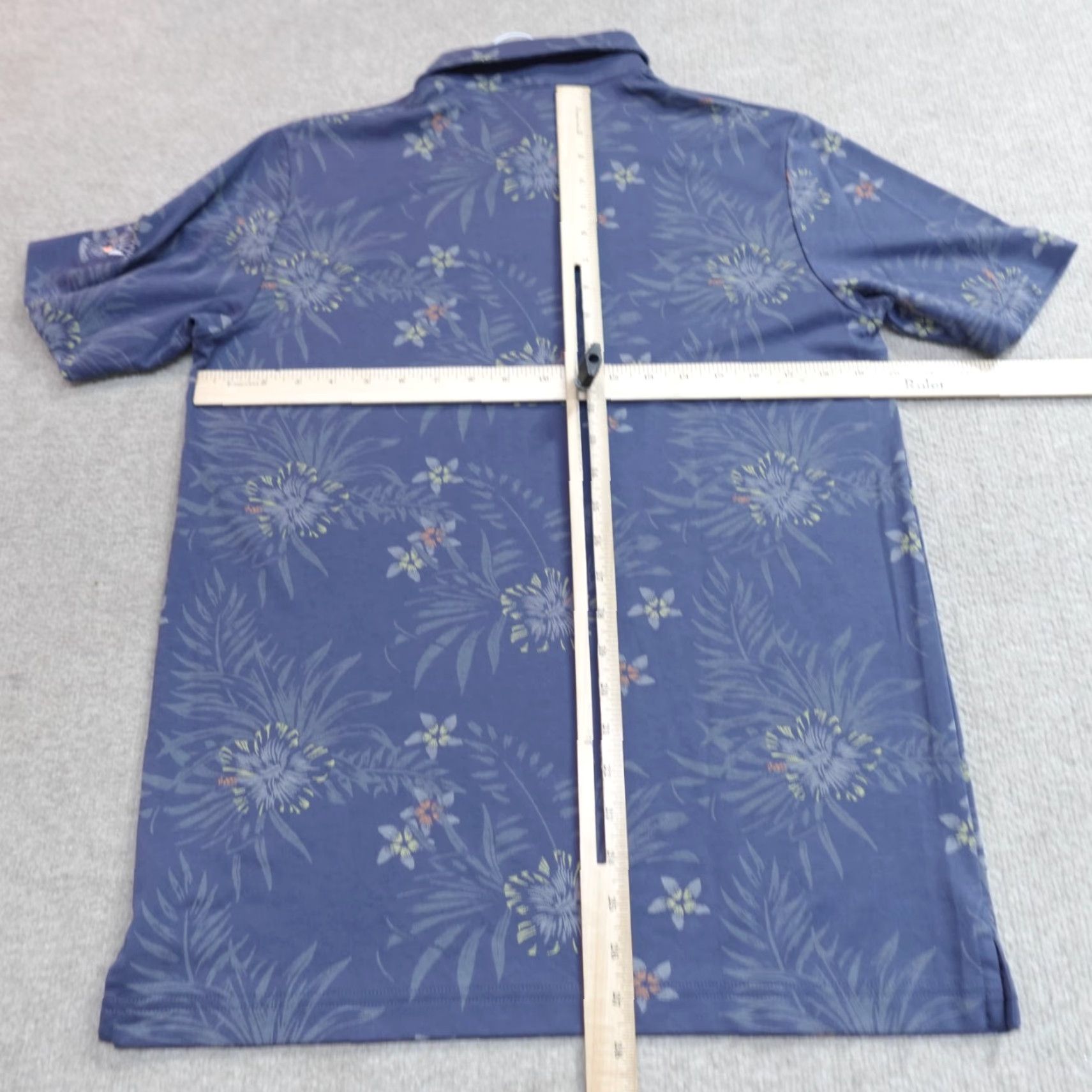 TravisMathew Travis Mathew Polo Shirt Medium Blue Floral All Over Navy-Marine Hawaii Men M Blue Floral Polo Shirt Size US M / EU 48-50 / 2 - 6 Thumbnail