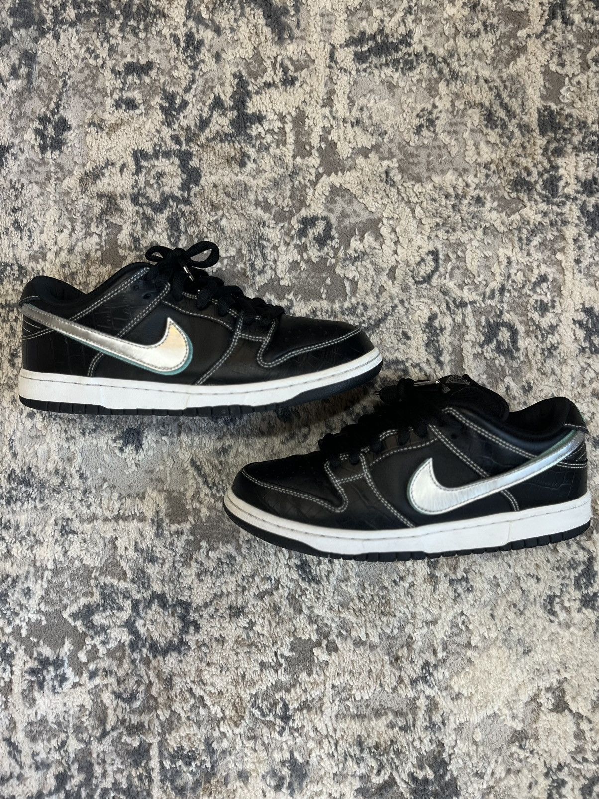 Diamond Supply Co. × Nike Nike SB Dunk Low Pro OG QS Size US 8 / EU 41 - 2 Thumbnail