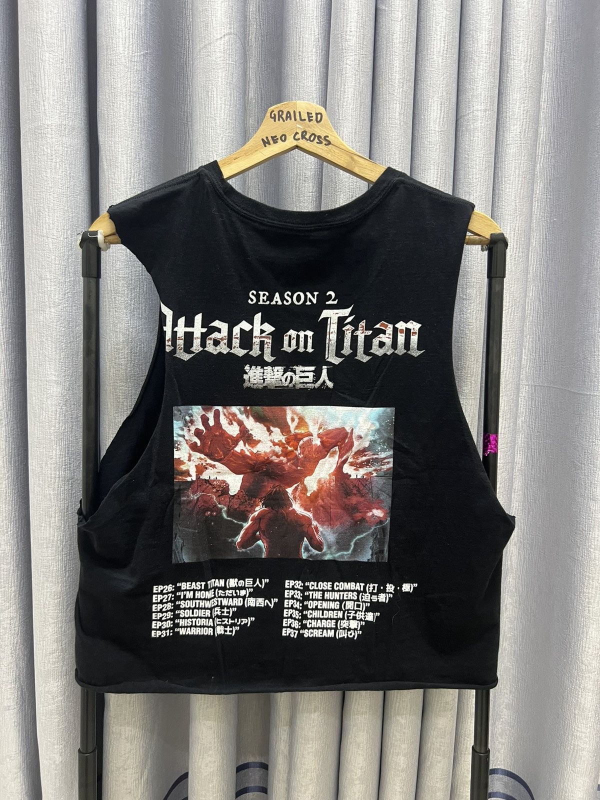 Anime ATTACK OF TITAN SEASON 2 DISTRESSED SLEVELESS CROPPED TEE Size US M / EU 48-50 / 2 - 4 Thumbnail