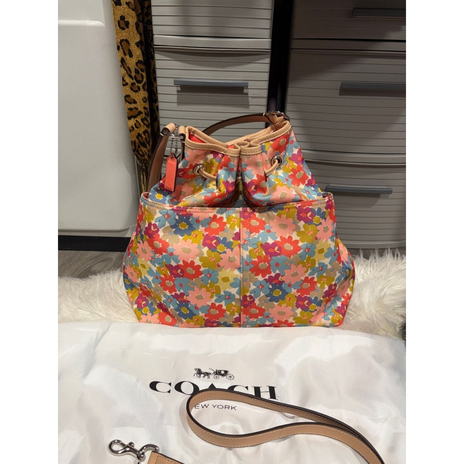 Coach 🌸 RARE VINTAGE Coach Peyton Floral Drawstring Bucket Bag Size ONE SIZE - 5 Thumbnail