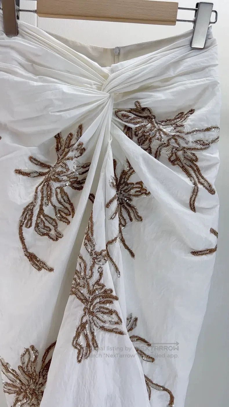 Brunello Cucinelli Brunello Cucinelli Sequined Embroidered Ocean Flower Skirt Size 25" / US 0 / IT 36 - 4 Thumbnail