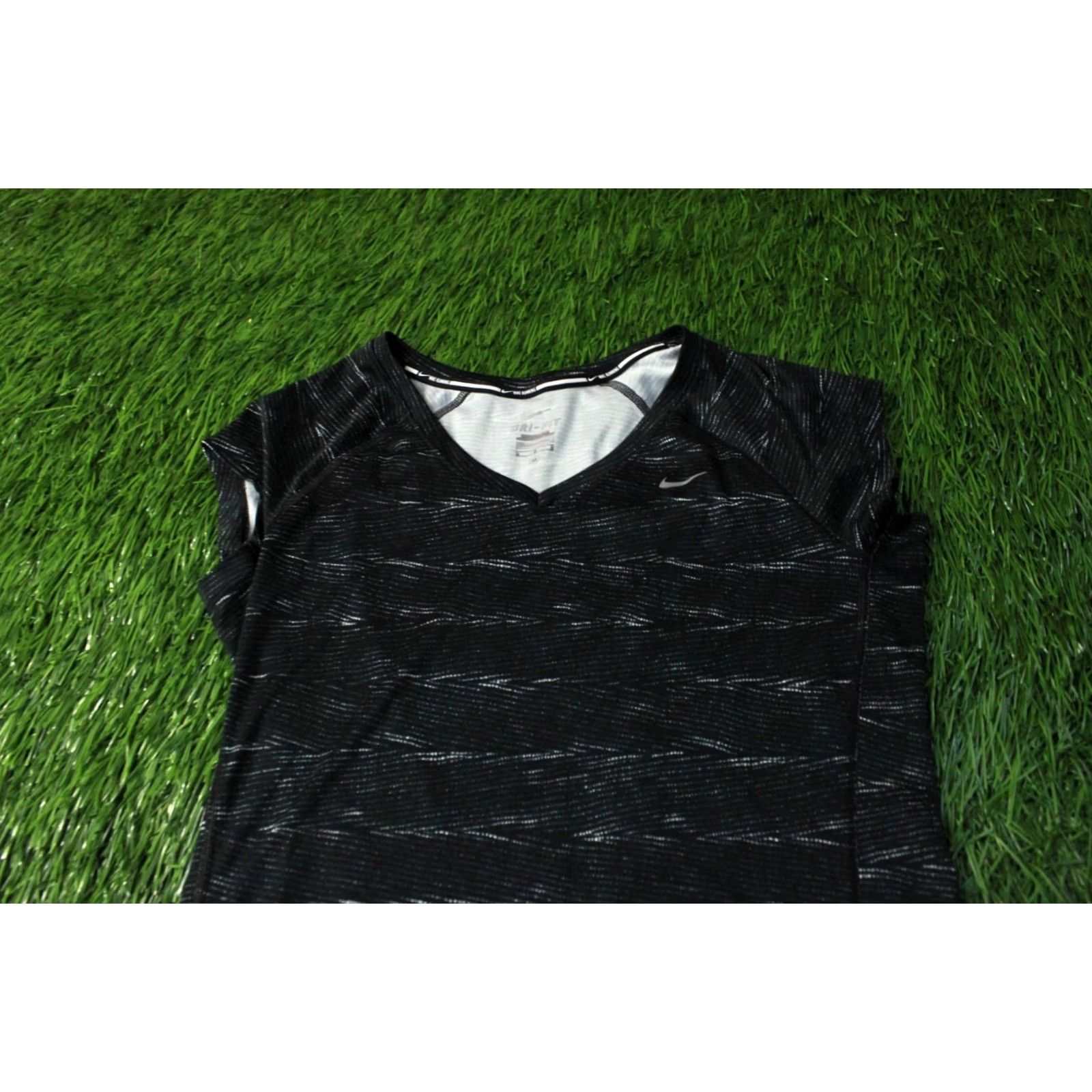 Nike NIKE RUNNING DRI-FIT SHIRT WOMEN T-SHIRT TRAINING Jersey Tee SIZE M Black and White 2015 644701-010 Size M / US 6-8 / IT 42-44 - 2 Thumbnail