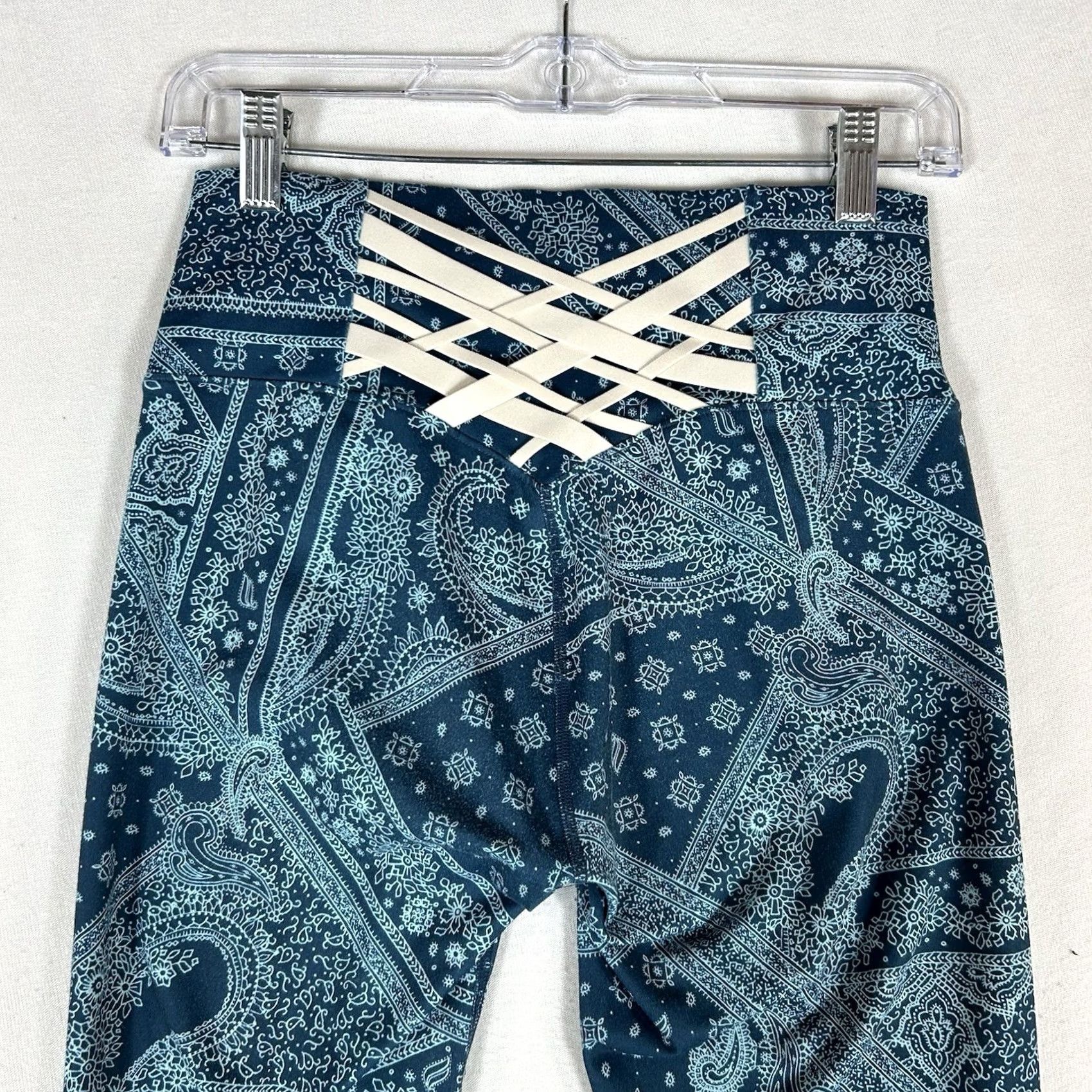 Fabletics Fabletics Leggings Womens S Blue Geometric Abstract Pull-On Yoga High Waist Powerhold Slim Inked Inseam 25.5 in Size 28" / US 6 / IT 42 - 5 Thumbnail