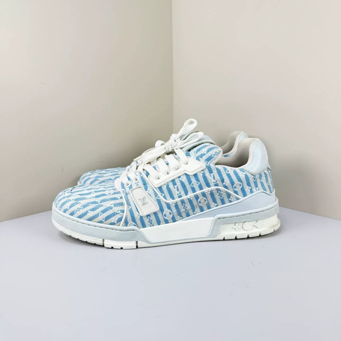 Louis Vuitton louis vuitton blue white striped trainer shoes Size US 7 / EU 40 - 1 Thumbnail