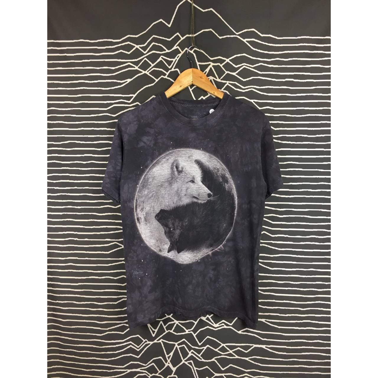 The Mountain The Mountain 2014 By Michael McGloin Ying Yang Wolves Tee Size US M / EU 48-50 / 2 - 2 Thumbnail