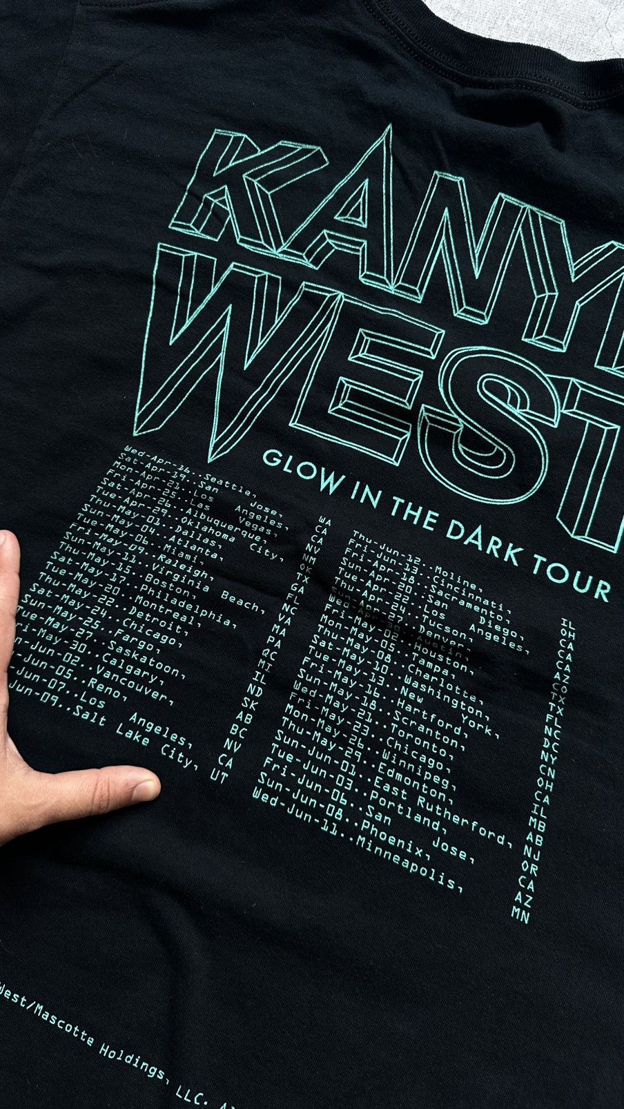 Band Tees 2008 Kanye West Glow in the Dark Tour Vintage T Shirt Size US M / EU 48-50 / 2 - 22 Thumbnail