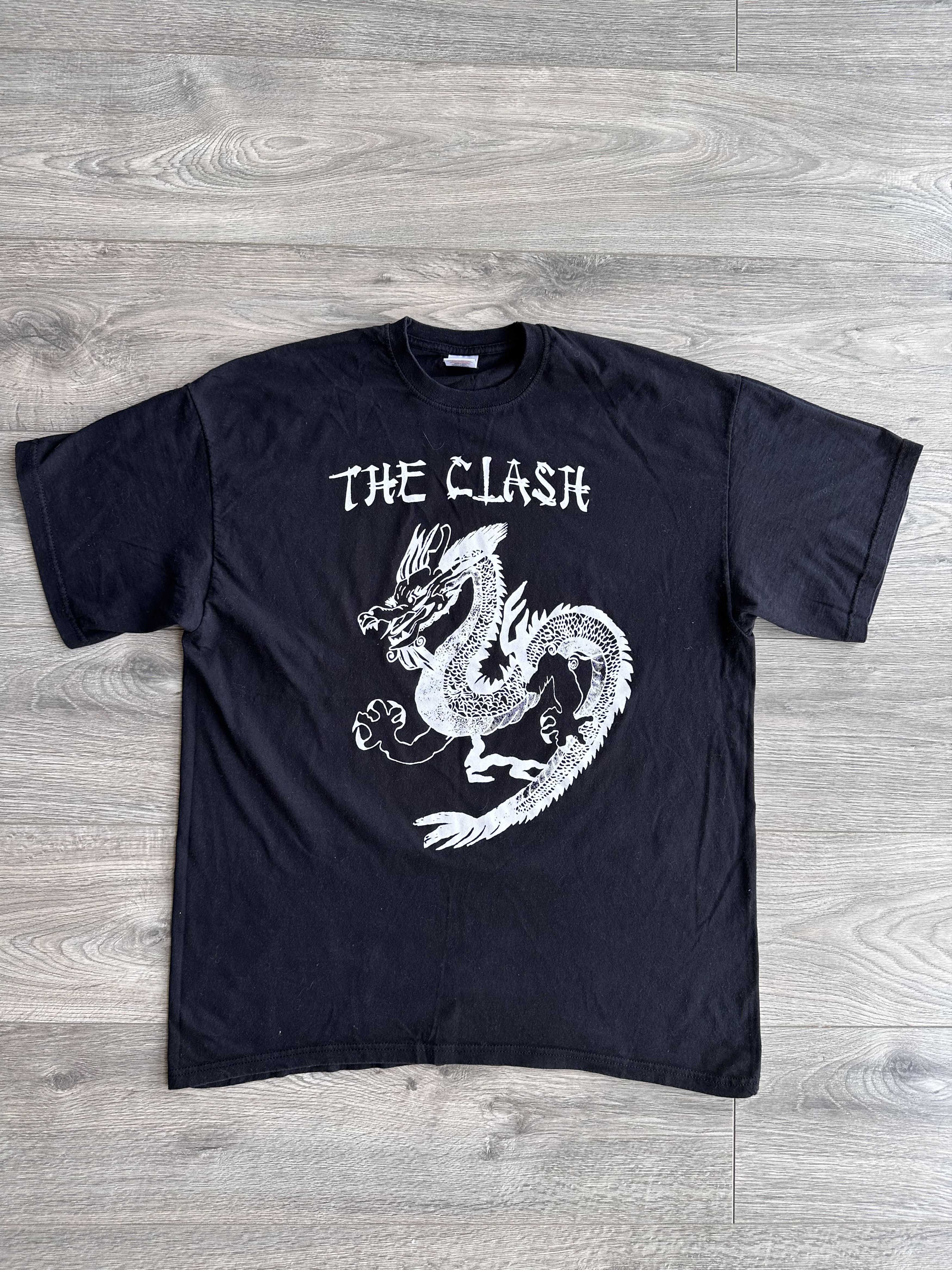 Band Tees The clash dragon vintage t shirt Size US XL / EU 56 / 4 - 1 Thumbnail