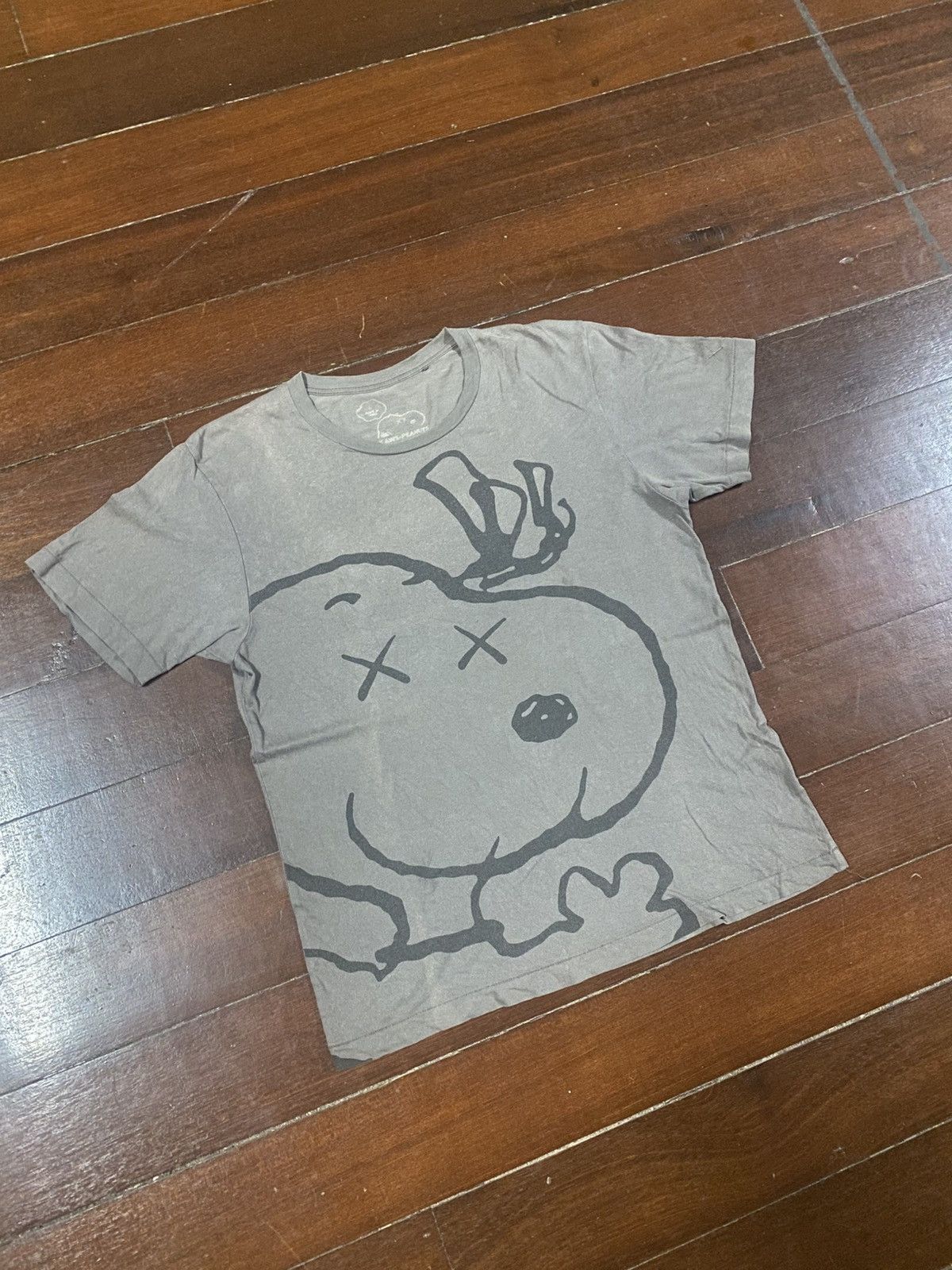 Kaws Rare Uniqlo x Kaws Snoopy Shirt over print Size US L / EU 52-54 / 3 - 2 Thumbnail