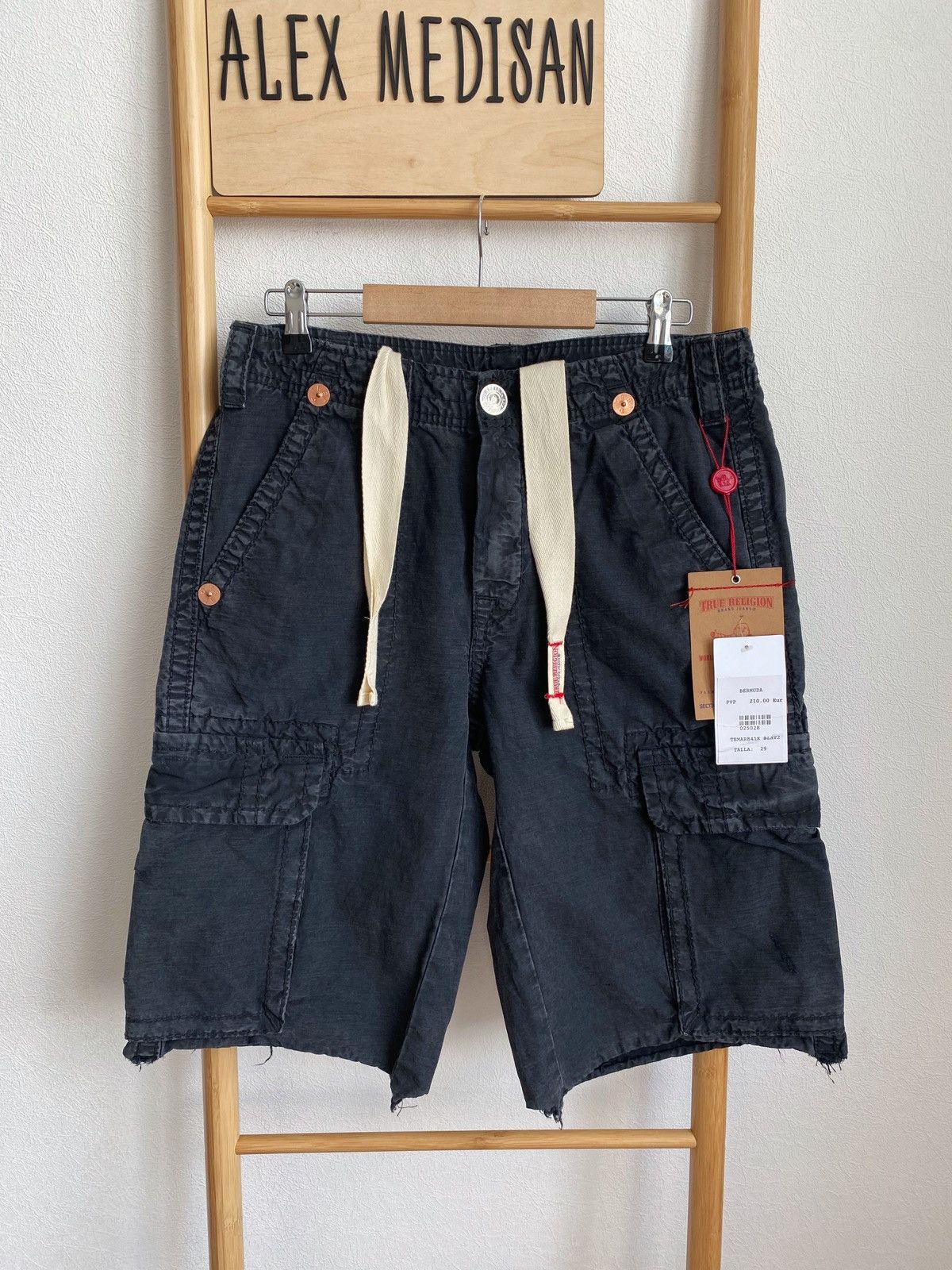 True Religion True Religion ISAAC Cargo Tonal Shorts Size 29 Size US 29 - 1 Thumbnail