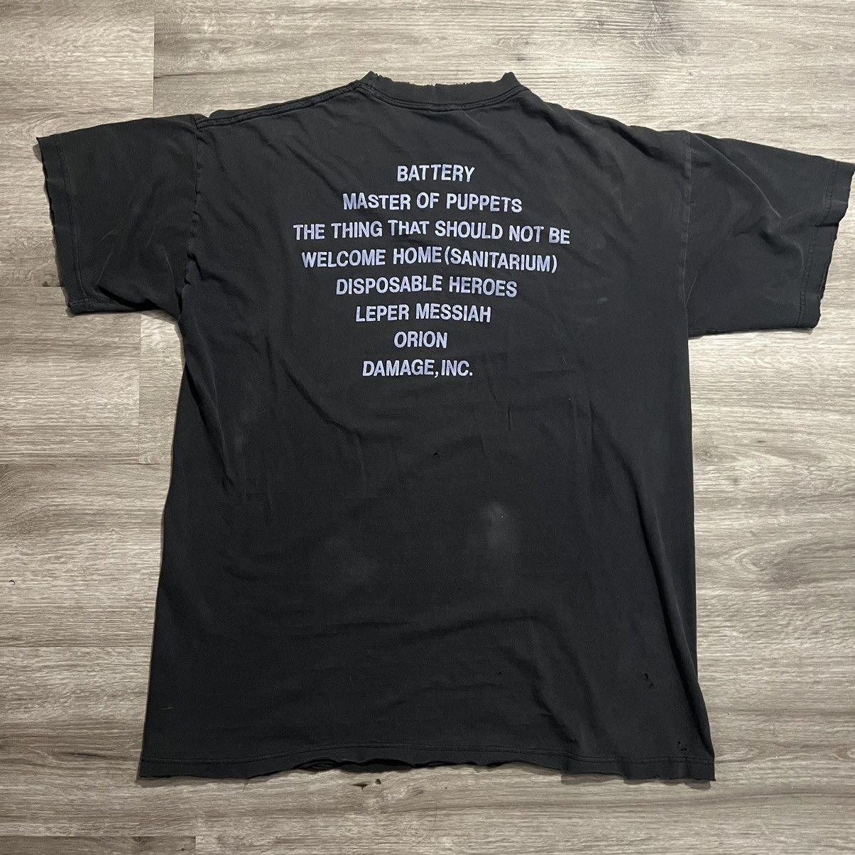 Band Tees Vintage Metallica Master Of Puppets Track List Tee Size US XL / EU 56 / 4 - 17 Thumbnail