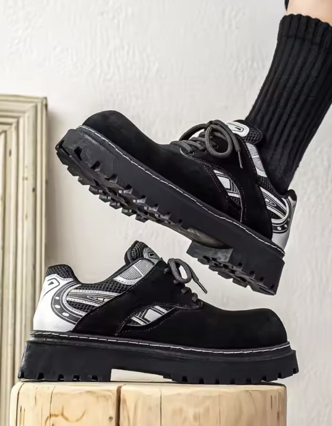 Japanese Brand Chunky Lug-Sole Low-Top Sneakers - PU Leather Size US 9.5 / EU 42-43 - 2 Thumbnail