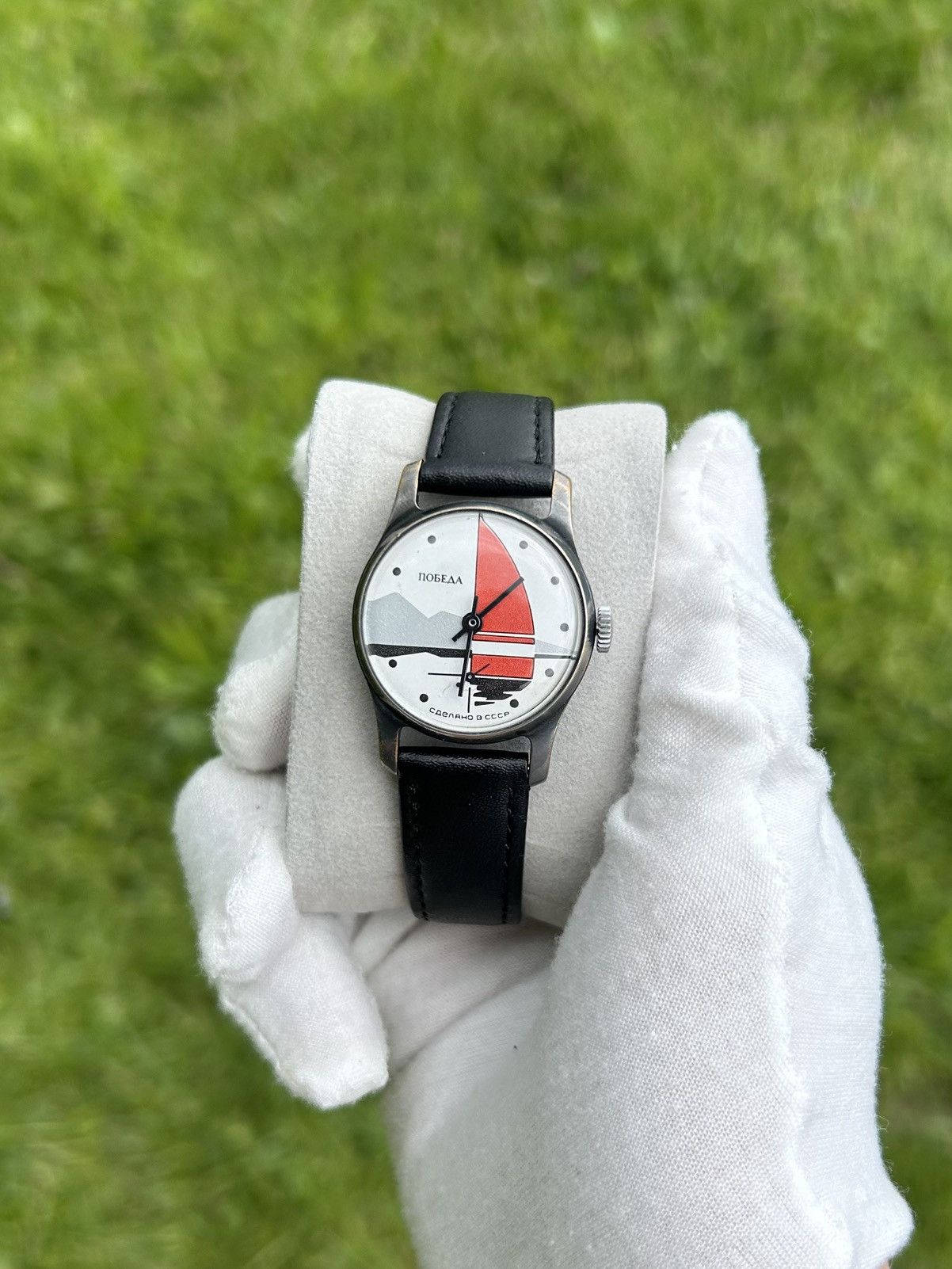 Vintage Vintage Watch Pobeda Soviet USSR Mechanical Wristwatch 1980s Size ONE SIZE - 11 Thumbnail