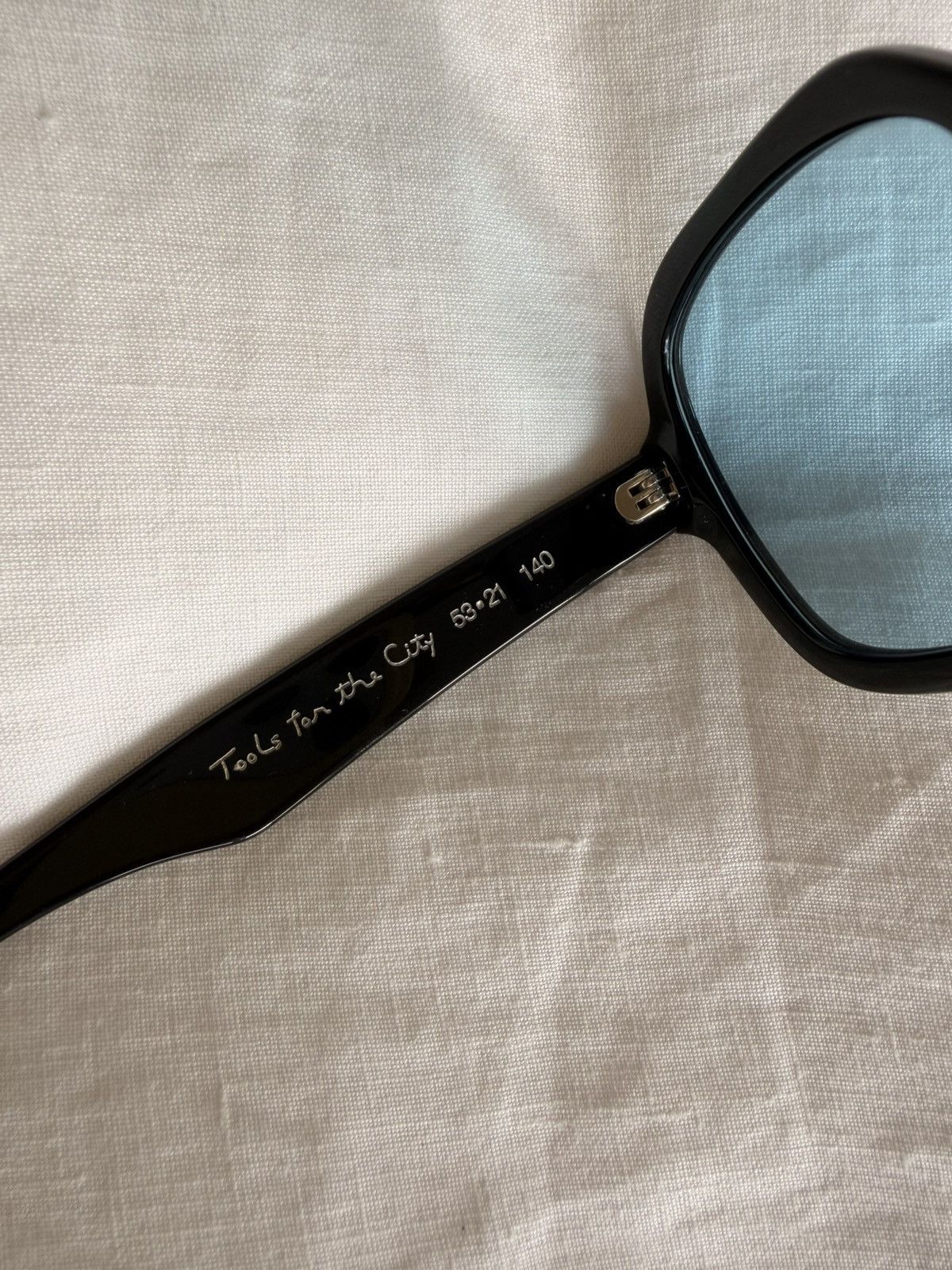 Lexxola Freddy Sunglasses in Black, Women's — image 4 of 6