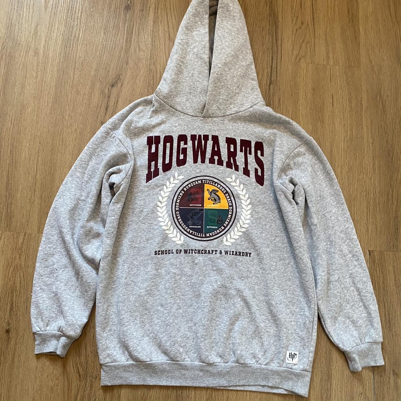H&M Hogwarts grey and red hoodie H&M Harry Potter Movie Size US S / EU 44-46 / 1 - 1 Thumbnail