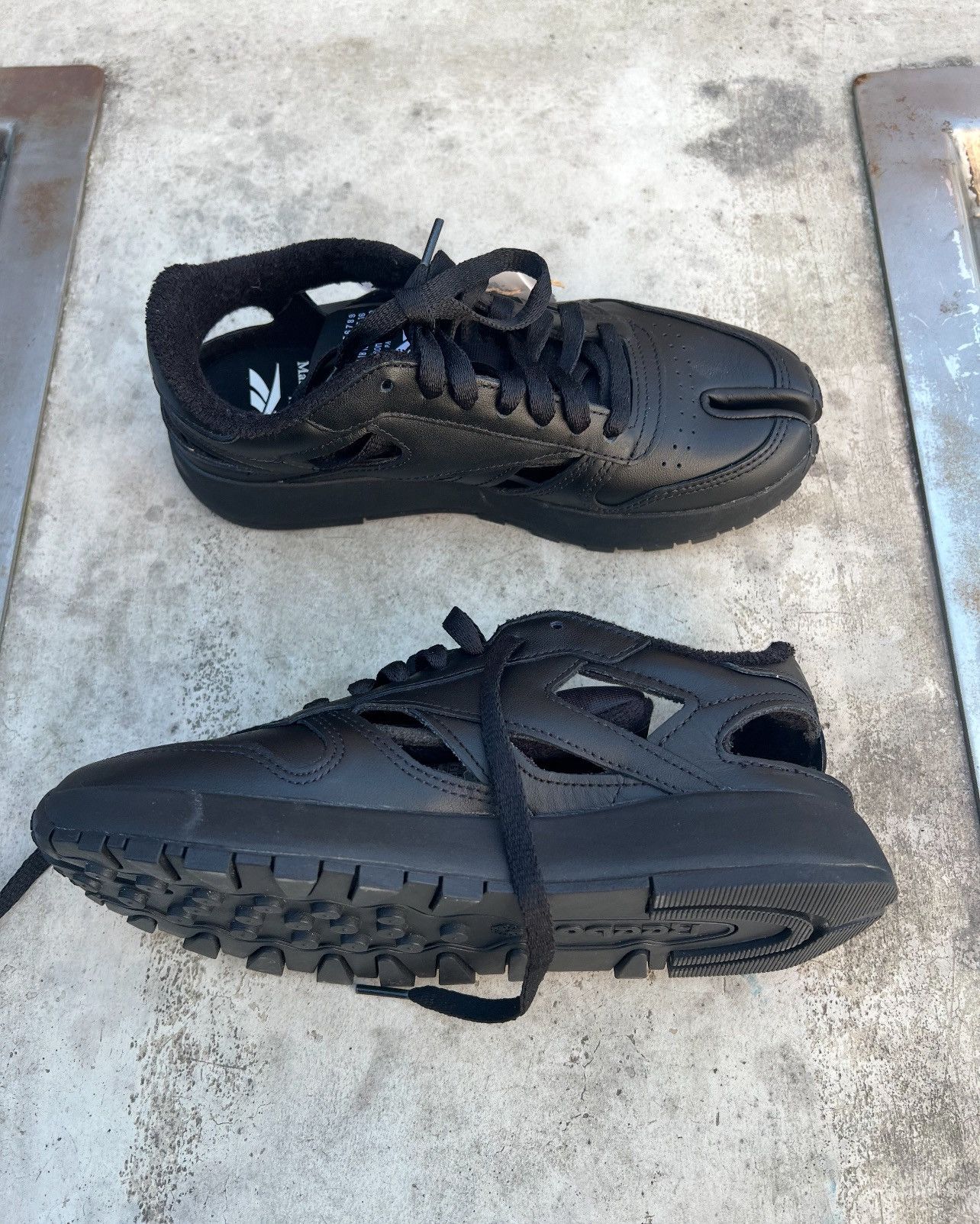 Maison Margiela × Reebok Maison Margiela X Reebok Tabi Cut-Out Sneakers Size US 6.5 / IT 36.5 - 3 Thumbnail