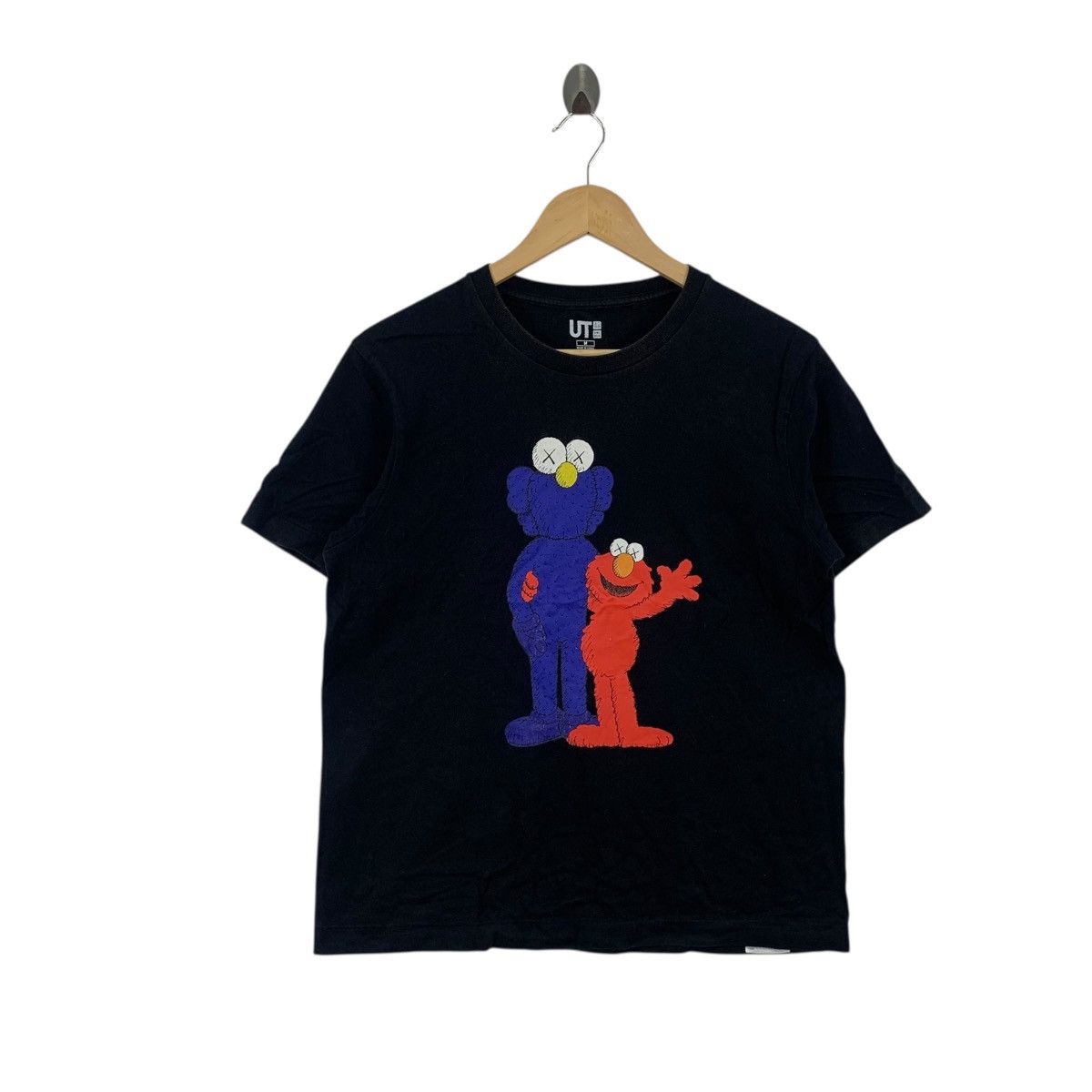 Kaws KAWS x UNIQLO Sesame Street Companion Collection Tee Shirt Size US M / EU 48-50 / 2 - 1 Thumbnail