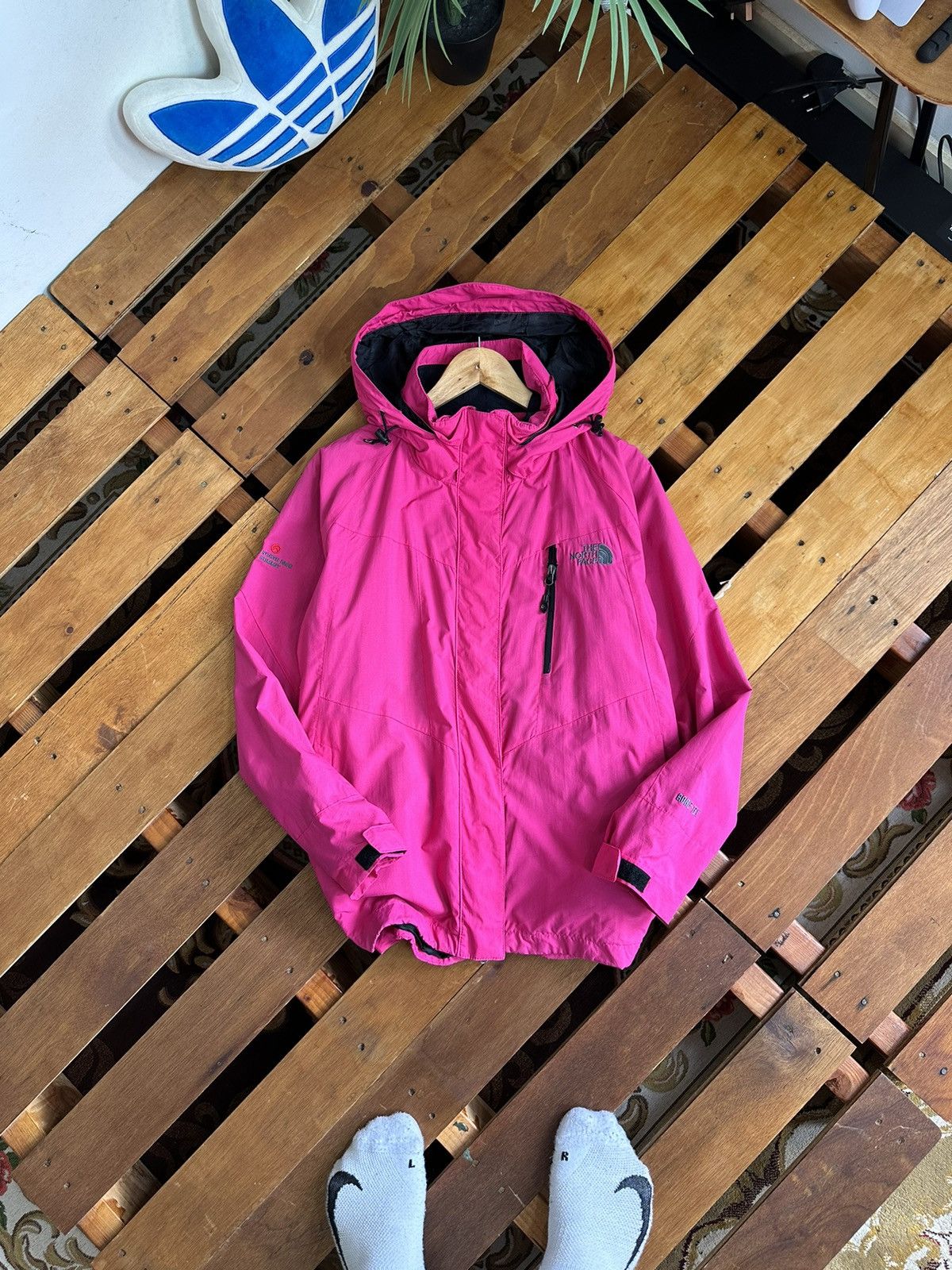 THE NORTH FACE WINDBREAKER