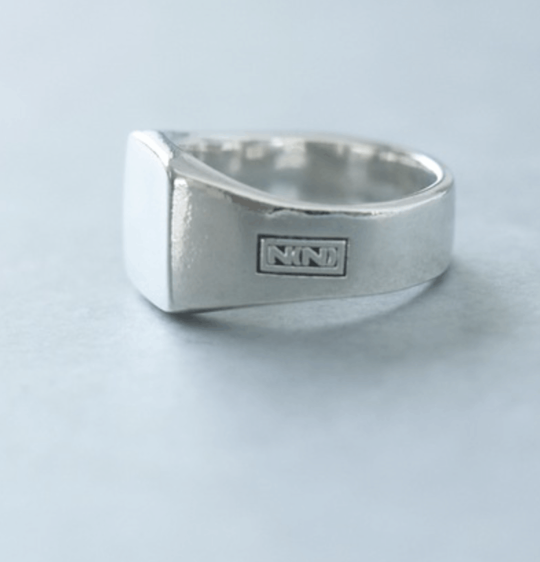 Number nine FLAT SQUARE TOP N(N) SIDE LOGO RING