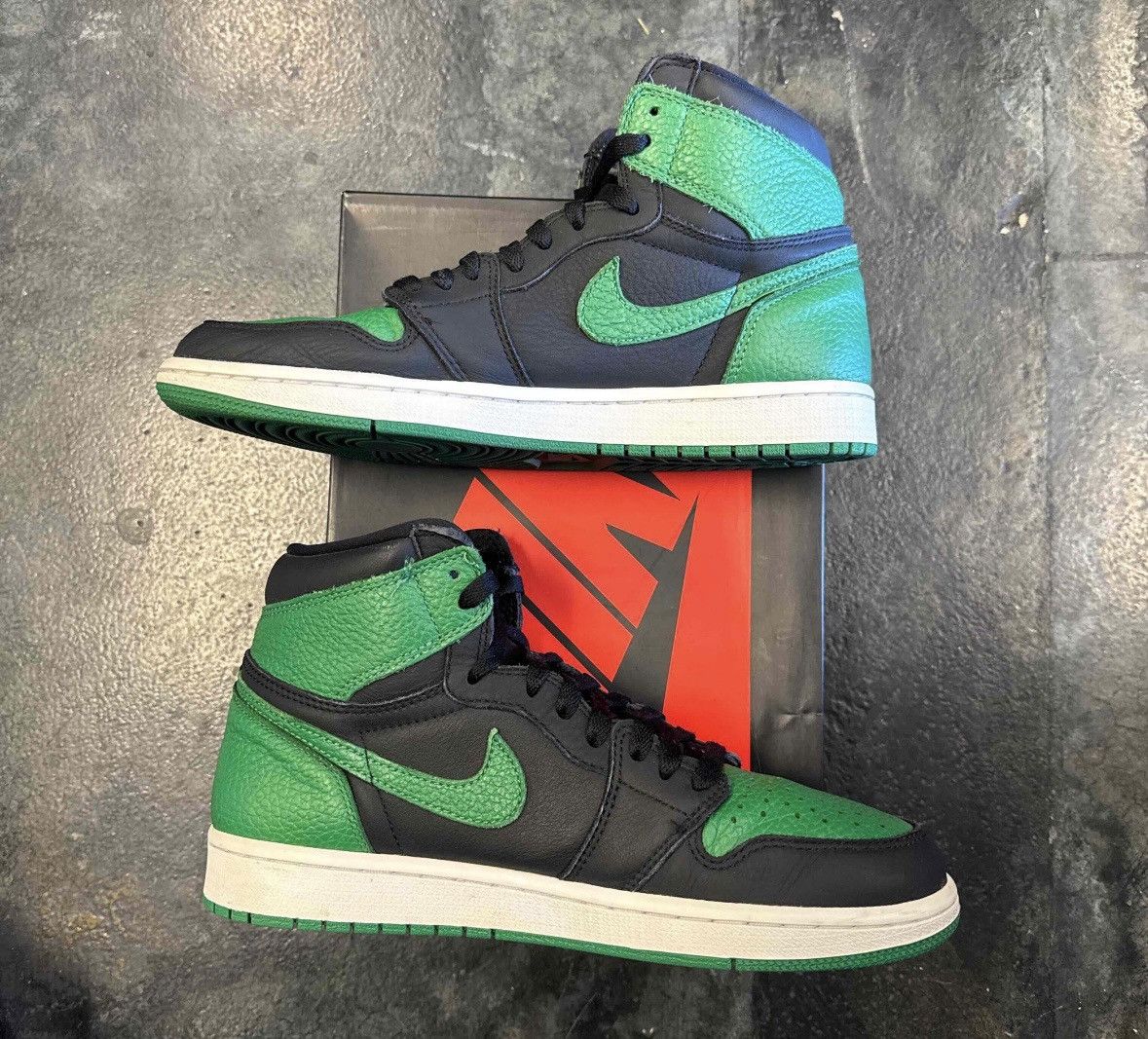 Jordan Brand Jordan 1 Pine Green 2.0 Size US 9 / EU 42 - 2 Thumbnail