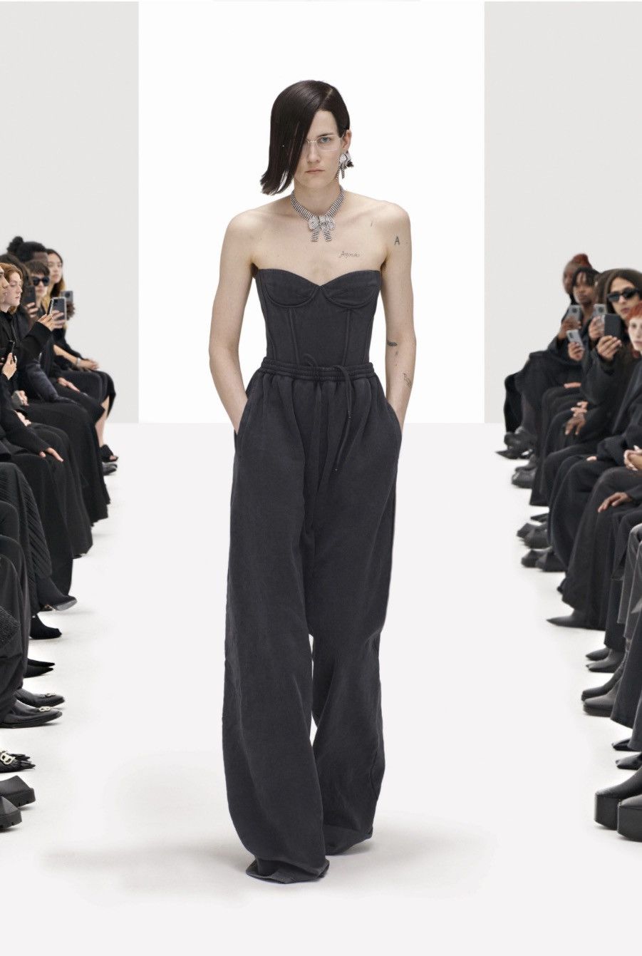 Balenciaga Balenciaga EveningWear Crinkled Sweatpants Size US 30 / EU 46 - 1 Thumbnail