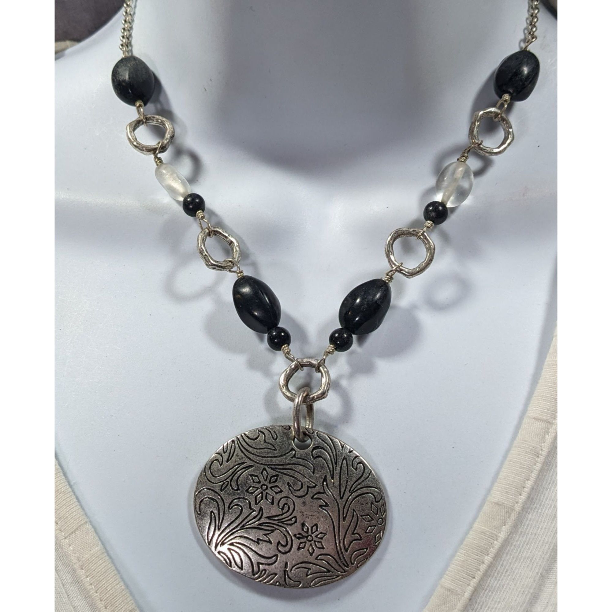 Other Lia Sophia Black And Silver Tone Beaded Floral Pendant Neckl Size ONE SIZE - 5 Thumbnail
