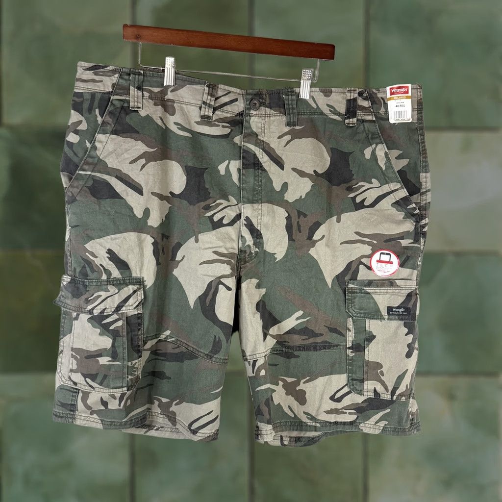 Wrangler Wrangler Cargo Shorts Mens 48 Green Camo Relaxed Fit Stretch Outdoor Tech Pocket Size US 32 / EU 48 - 1 Thumbnail