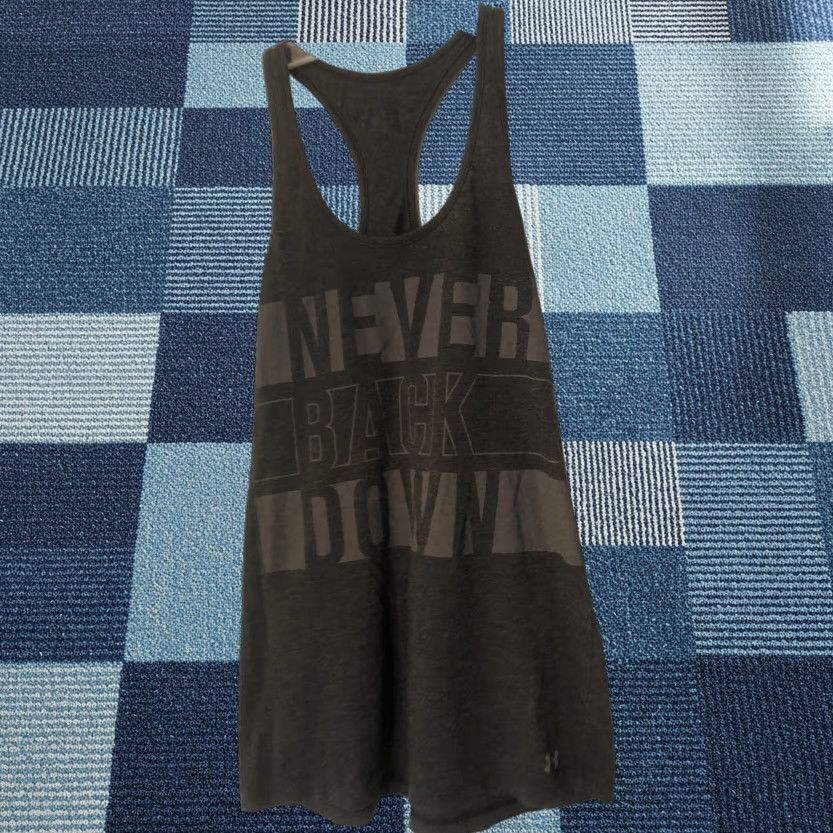 Under Armour Under Armour Charged Never Back Down Tank Top Gray Sz M Women Tank Sleeveless Round Neck Pullover Activewear Running & Jogging Short Sleeve Top Size M / US 6-8 / IT 42-44 - 1 Thumbnail