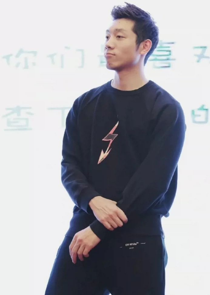 Givenchy Givenchy Black Lightning Letter Long Sleeve Hoodie Size XS Size US XS / EU 42 / 0 - 8 Thumbnail