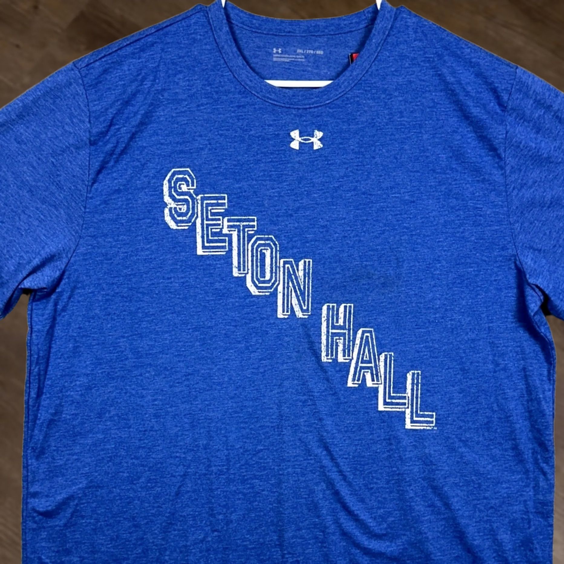 Under Armour VINTAGE Seton Hall Pirates T-Shirt Tee Mens 2XL Blue Short Sleeve Under Armour NEW Size US XXL / EU 58 / 5 - 1 Thumbnail