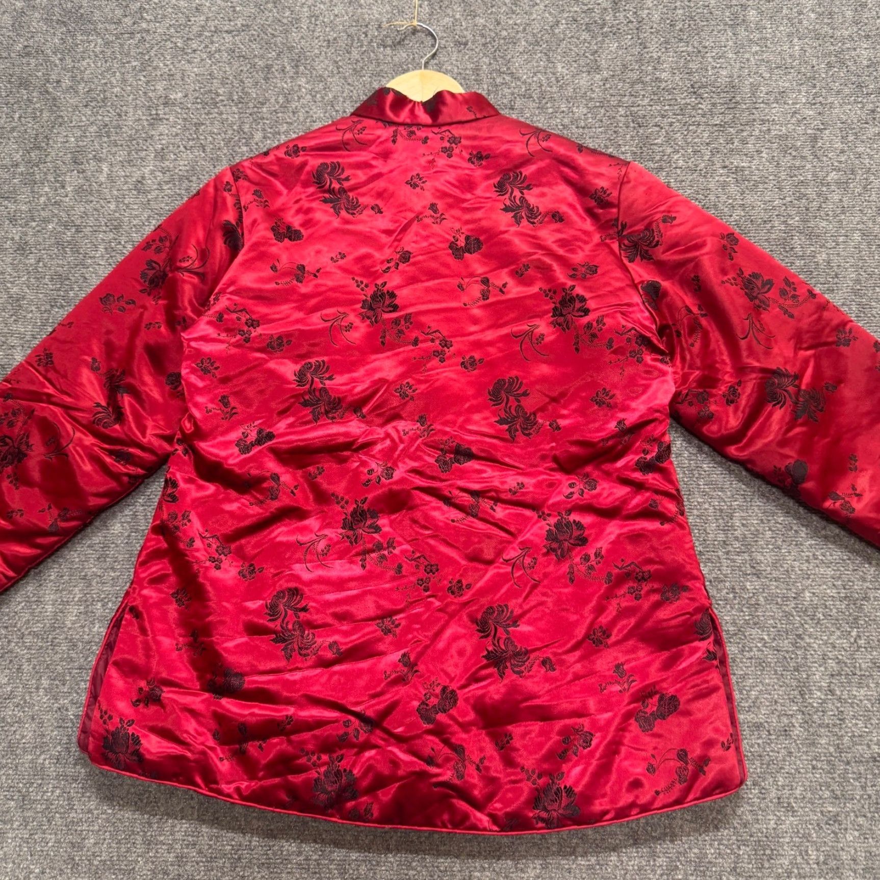 The Unbranded Brand VINTAGE Kimono Shirt Men's M Red Floral Embroidered Button Up Traditional Japanese Style Distressed Size ONE SIZE - 3 Thumbnail