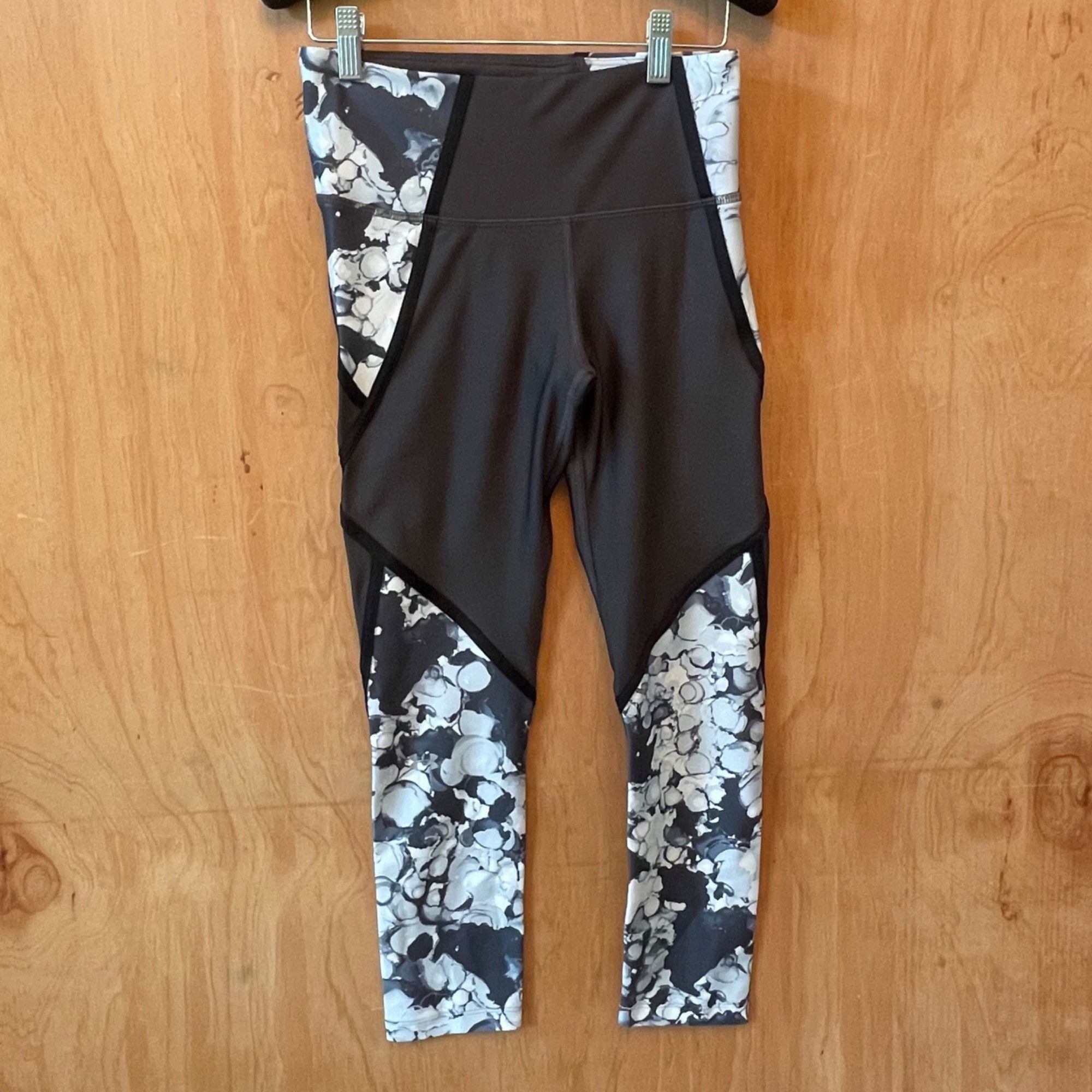 Under Armour Under Amour HeatGear Leggings Women's Medium Black and Gray Size 28" / US 6 / IT 42 - 10 Thumbnail