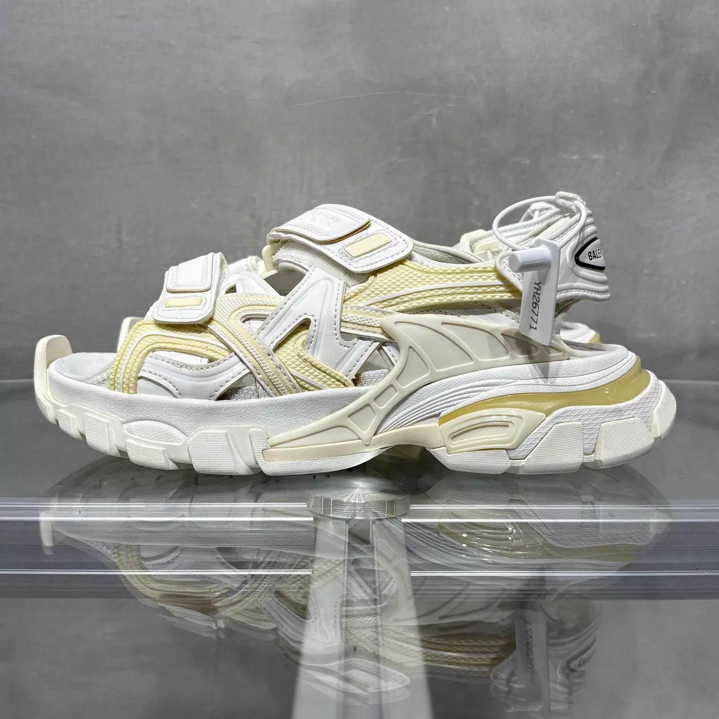 Balenciaga Balenciaga BLCG White Sandal 36 Size US 6 / IT 36 - 3 Thumbnail