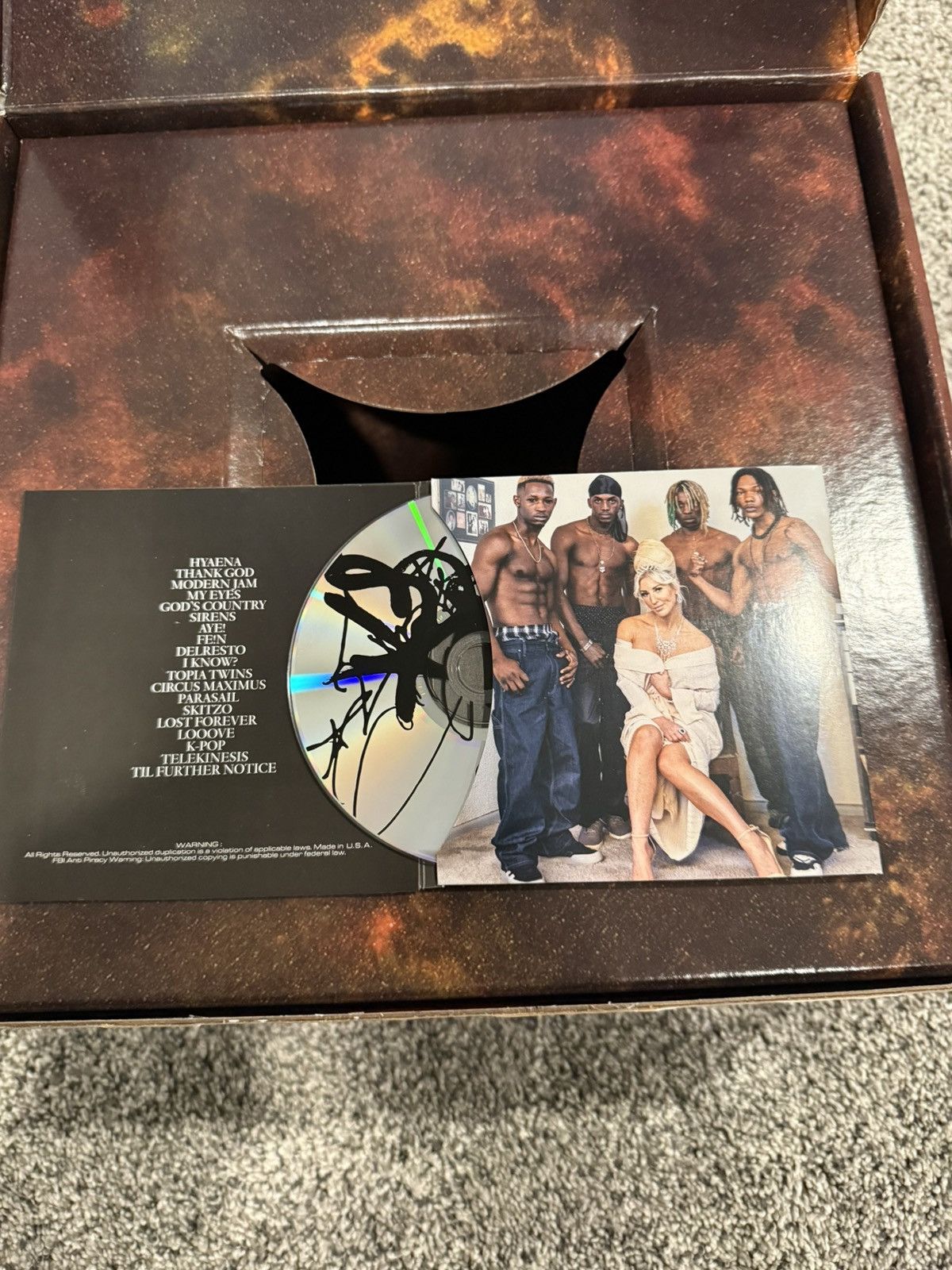 Travis Scott Travis Scott Brown Utopia A2 box set size L Size US L / EU 52-54 / 3 - 7 Thumbnail
