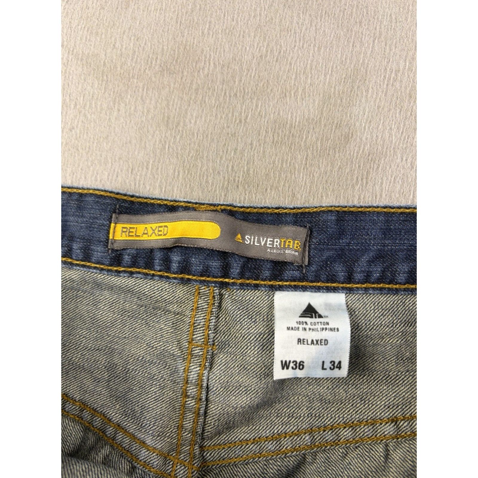 Denime VINTAGE Levi’s Silvertab Jeans Men’s 36x31 Blue Denim Relaxed Fit 90s Y2k Denim Jeans Mens Size US 36 / EU 52 - 4 Thumbnail