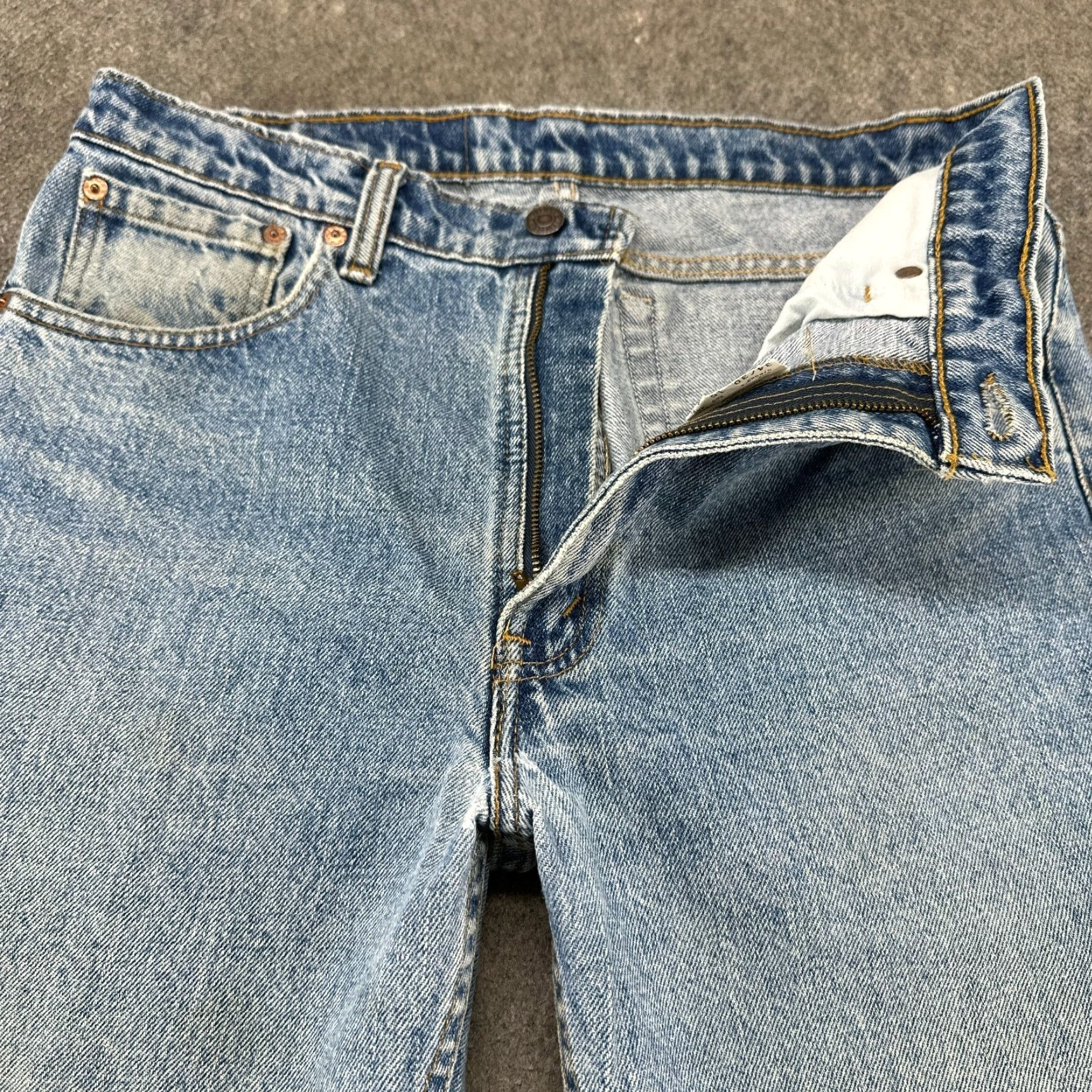 Levi's VINTAGE Levi's 505 Jeans Men 34x30 Blue Regular Straight Medium Wash Distressed 90s Size US 34 / EU 50 - 2 Thumbnail