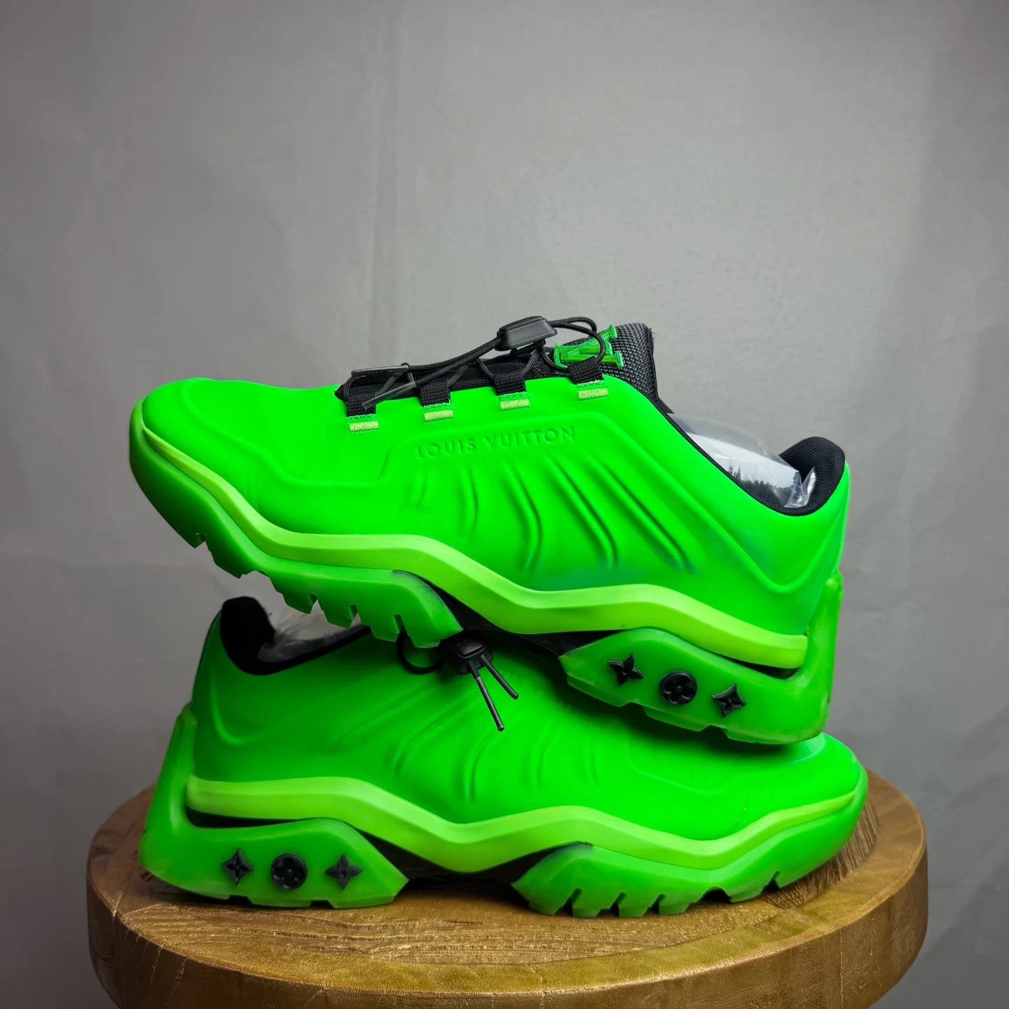 Louis Vuitton Louis Vuitton LV Millenium Fluorescent Green Sneakers 40 Size US 7 / EU 40 - 2 Thumbnail