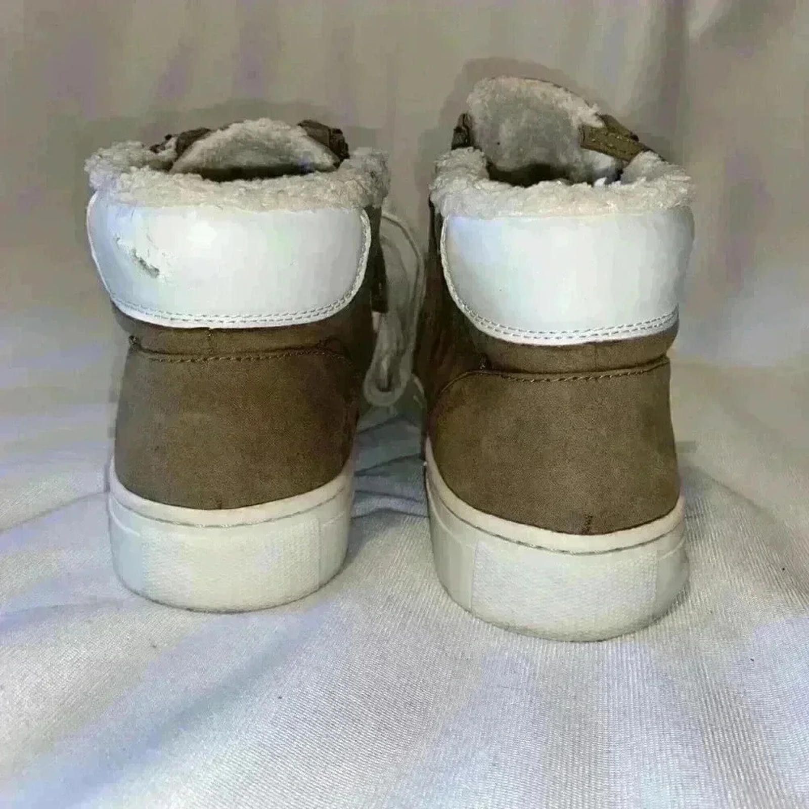 Other Universal Thread Tilly Sherpa Lined Hightop Sneakers Size 10 Size US 10 / IT 40 - 4 Thumbnail