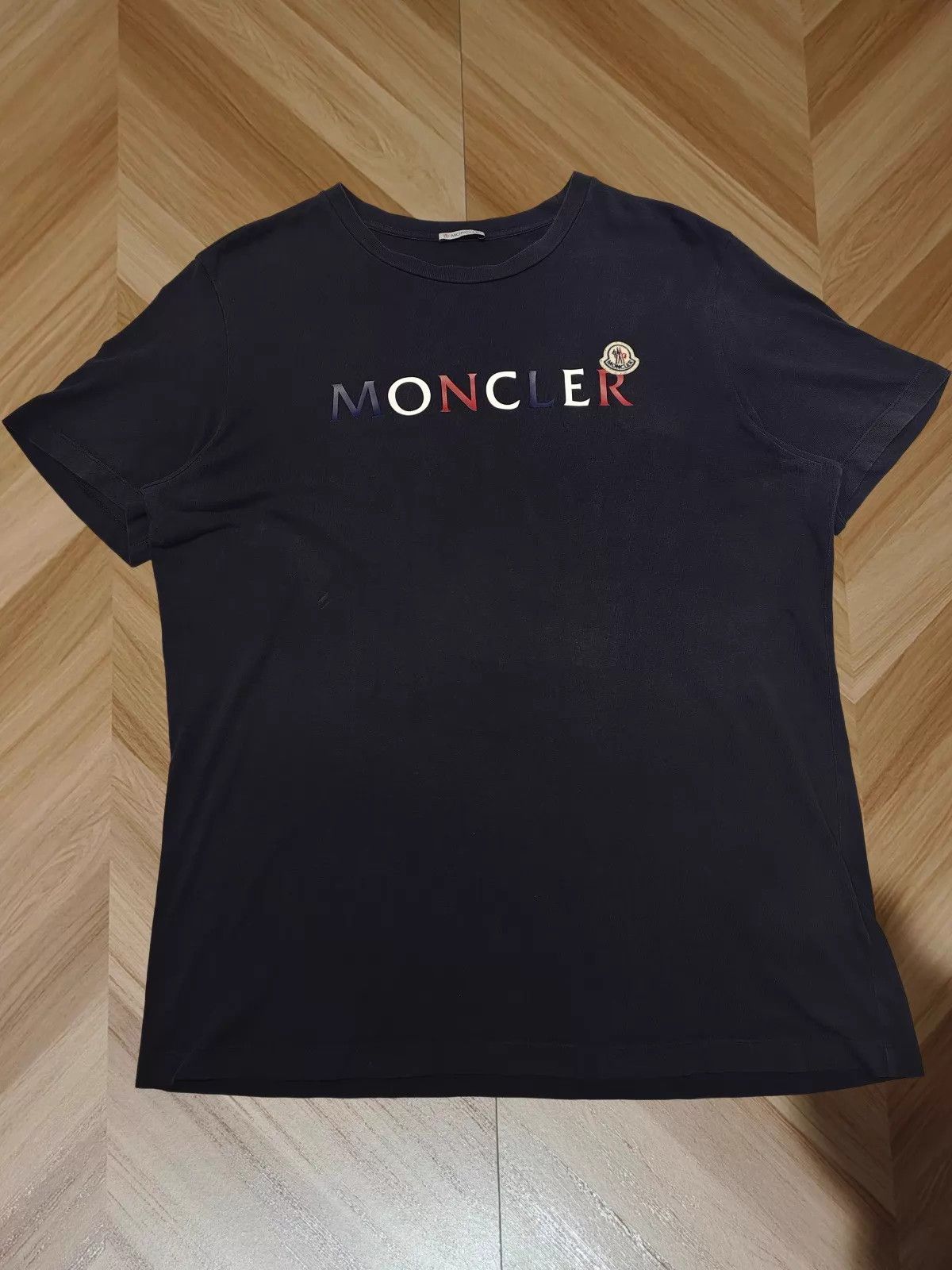Moncler Moncler Gradient Logo Classic Badge XL 99New Size XL / US 12-14 / IT 48-50 - 1 Thumbnail