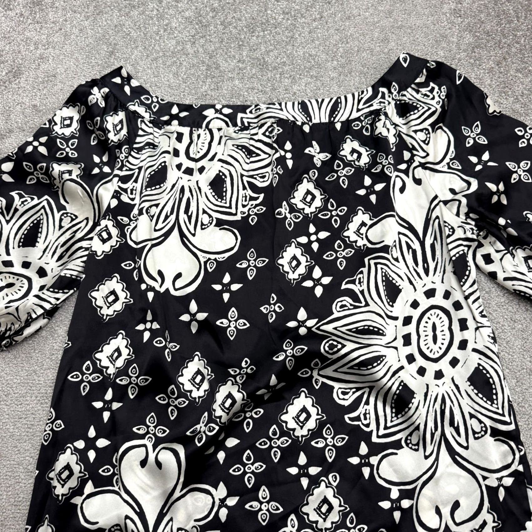 White House Black Market White House Black Market Silk Tunic Blouse Women XL Black White Floral Boat Neck Shirt Adult XL Black Floral Bohemian Designer Womens Size XL / US 12-14 / IT 48-50 - 3 Thumbnail