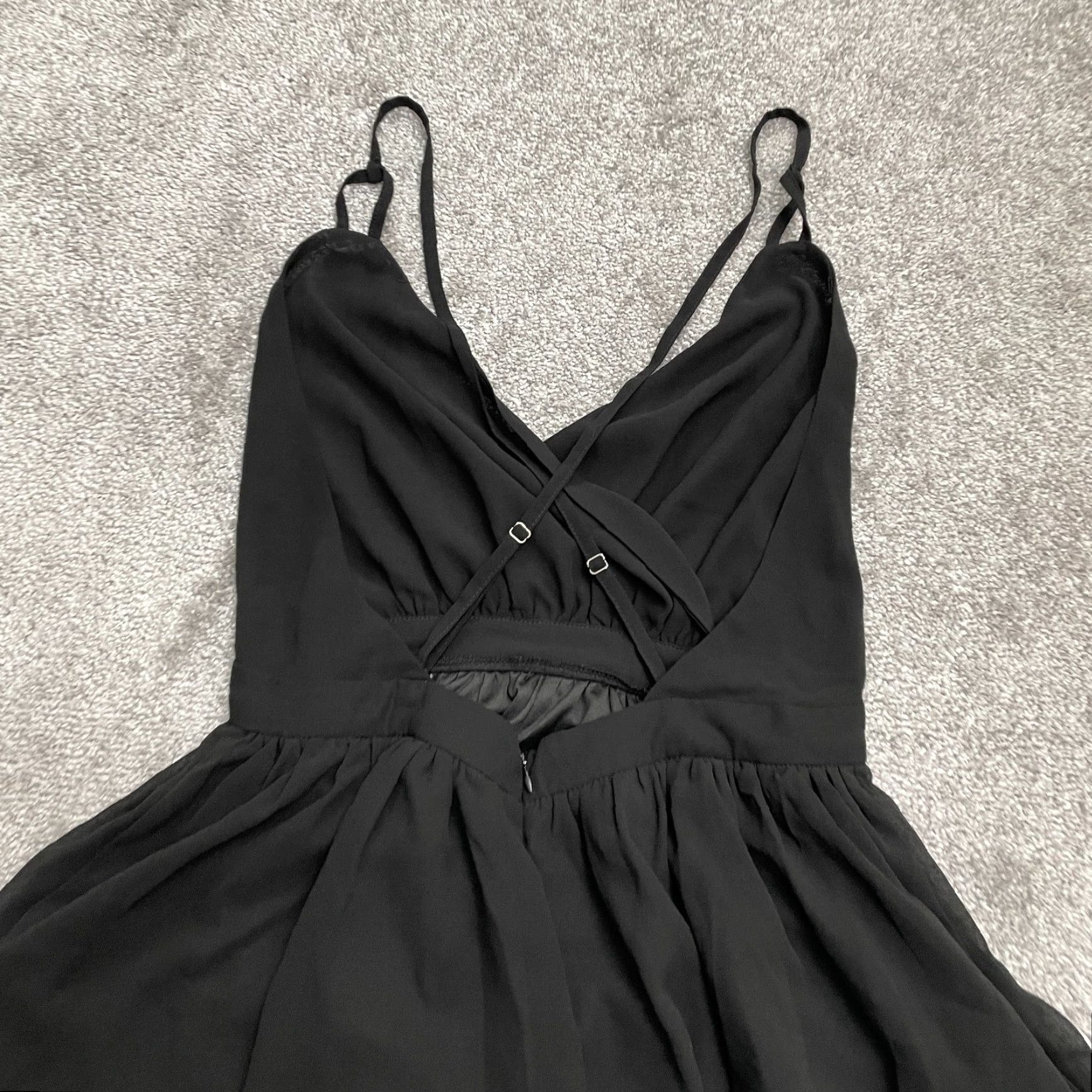 Vintage L' Atiste Romper Womens M Backless Solid Black Beach Summer Casual V-Neck Sleeveless Strappy Sleeve Polyester One-Piece Size 32" / US 10 / IT 46 - 4 Thumbnail