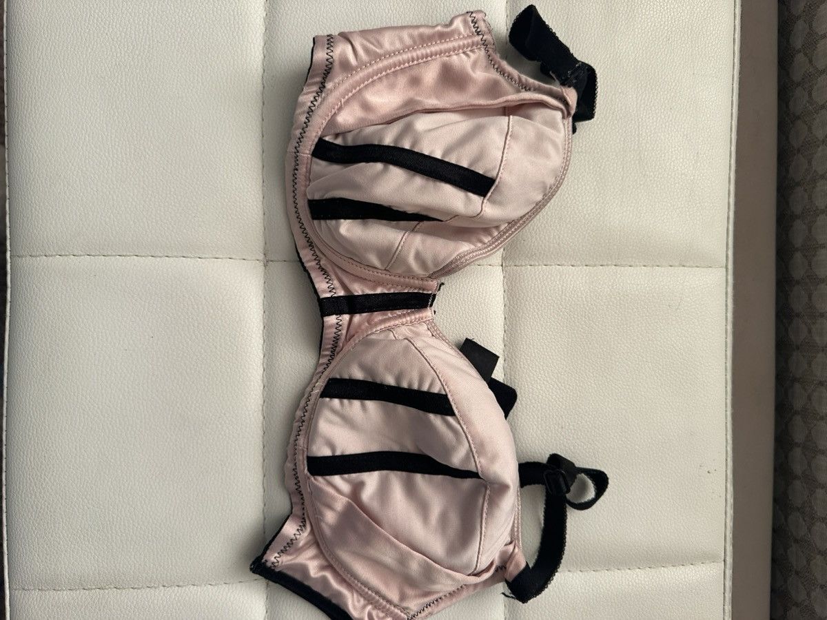 Victoria's Secret 30DD Bra Size ONE SIZE - 1 Thumbnail
