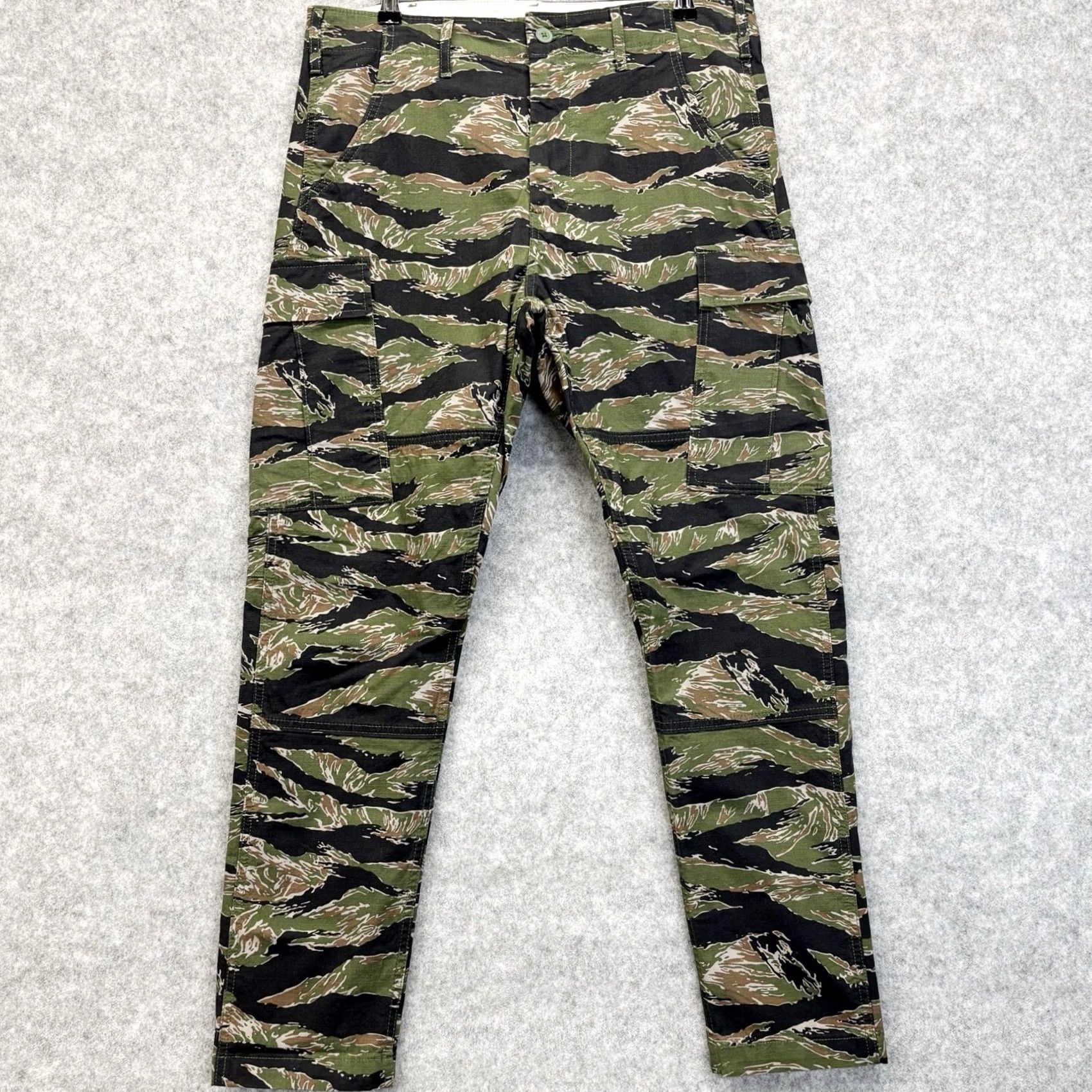 Levi's Levi's Lo Ball Cargo Trousers W32 L29.5 in Green Camo Slim Men Regular 32" Waist Cotton Blend Zip Fly Pocketed Slim Fit Mens Size US 32 / EU 48 - 2 Thumbnail