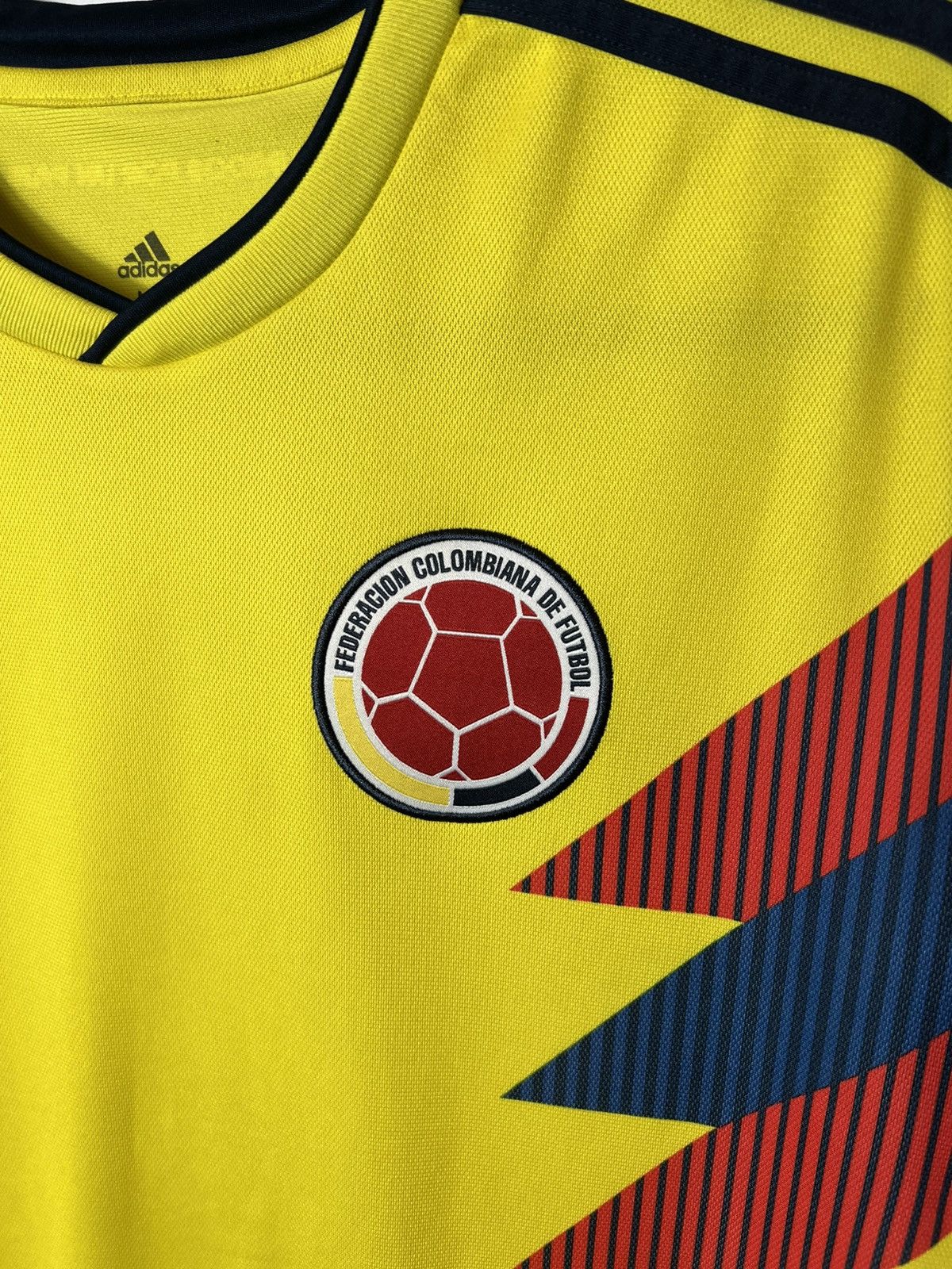Adidas Vintage 2017 Adidas Columbia Soccer football home jersey Size US M / EU 48-50 / 2 - 3 Thumbnail