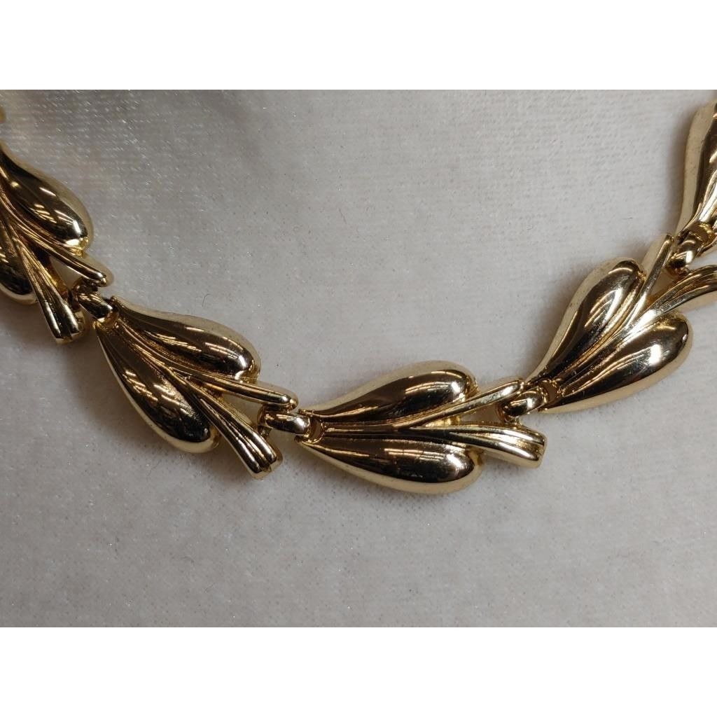 Other Women's Beautiful Trifari Gold Tone Leaf Design Necklace Size ONE SIZE - 6 Thumbnail