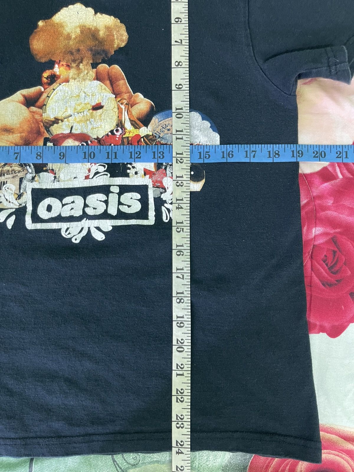 Band Tees 2000s vintage Oasis Dig Out Your Soul Atomic Collage t-shirt Size US M / EU 48-50 / 2 - 11 Thumbnail