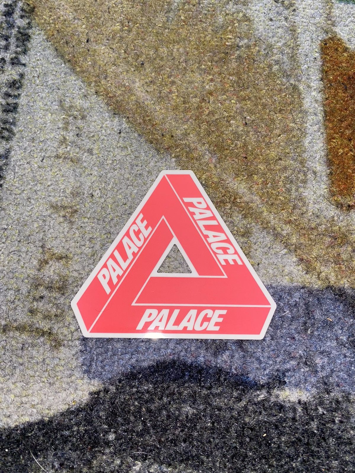 Palace Palace Exclusive Tri Ferg Sticker Size ONE SIZE - 1 Preview